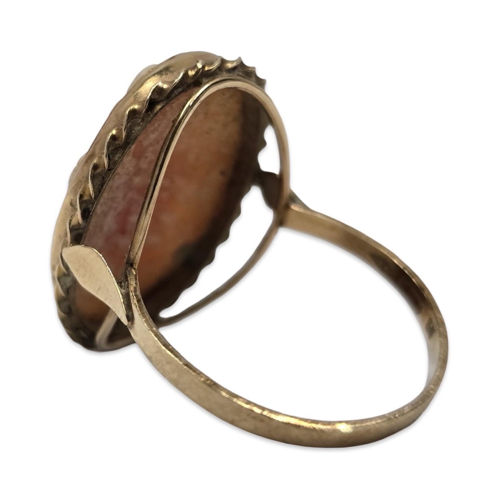 Anello con cammeo a conchiglia di cherubino intagliato d'epoca 14 carati, incastonatura ovale in vendita 2