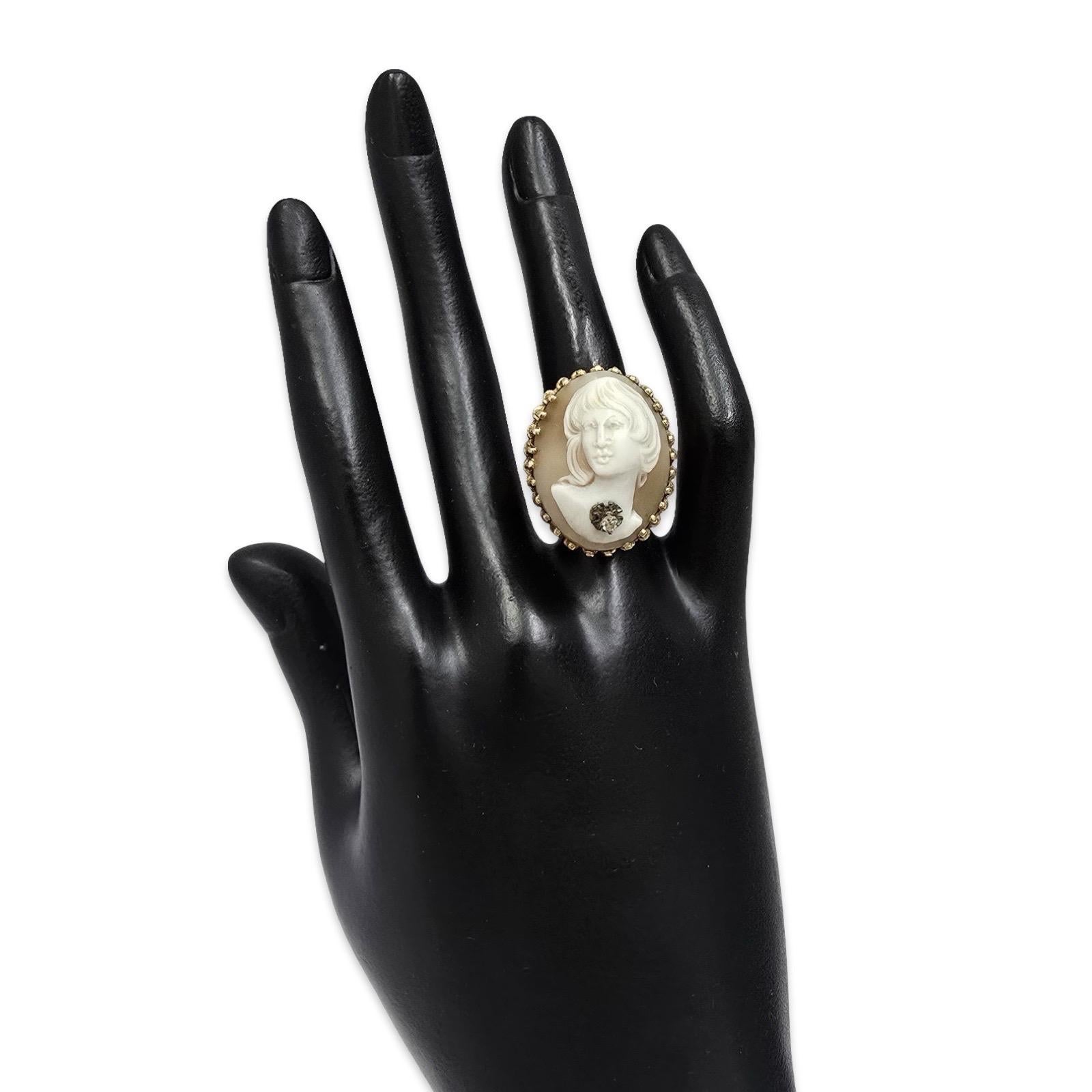 Vintage 14K geschnitzt Shell Cameo Ring mit Diamant-Akzent, skulpturale Einstellung (Rundschliff) im Angebot