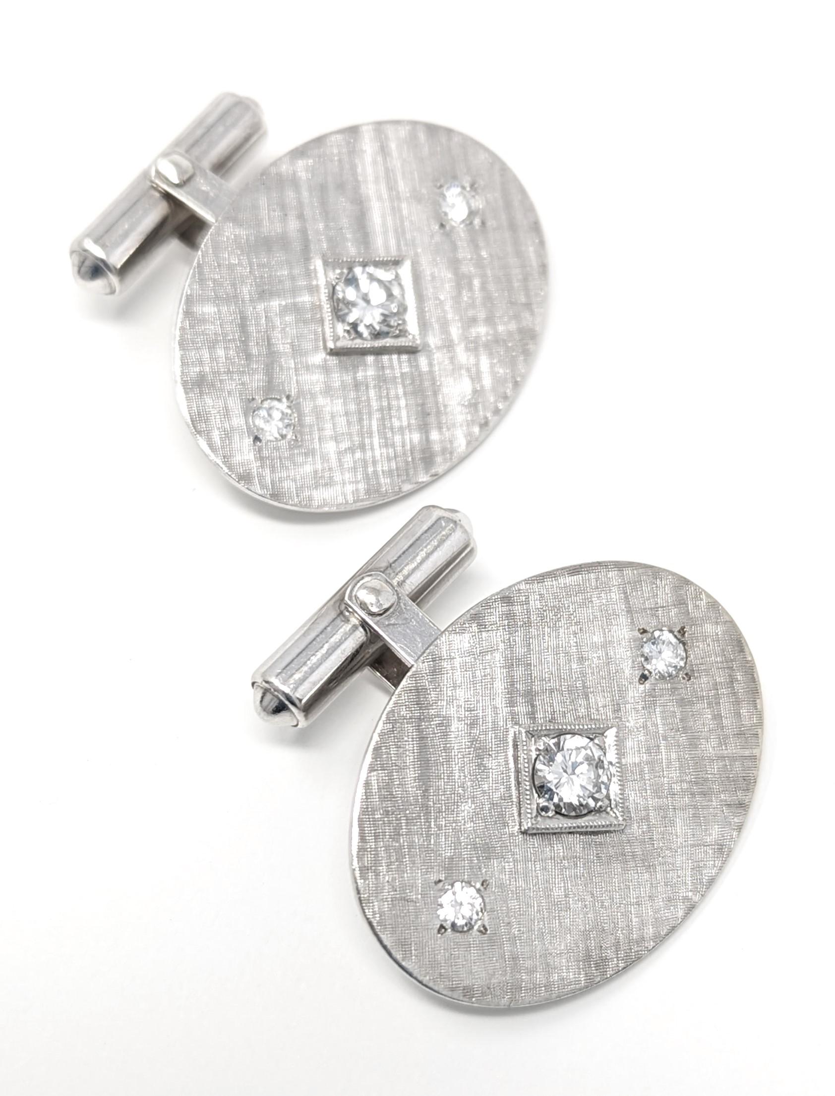 Taille ronde Boutons de manchette modernistes ovales en or blanc massif et diamants 14 carats en vente