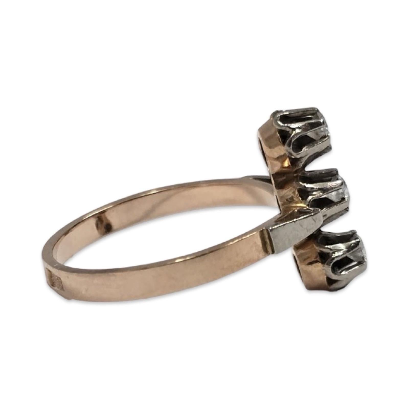 Vintage 14K Diamond Three-Stone Vertical Ring, 0.30ctw Excellent état - En vente à Miami, FL