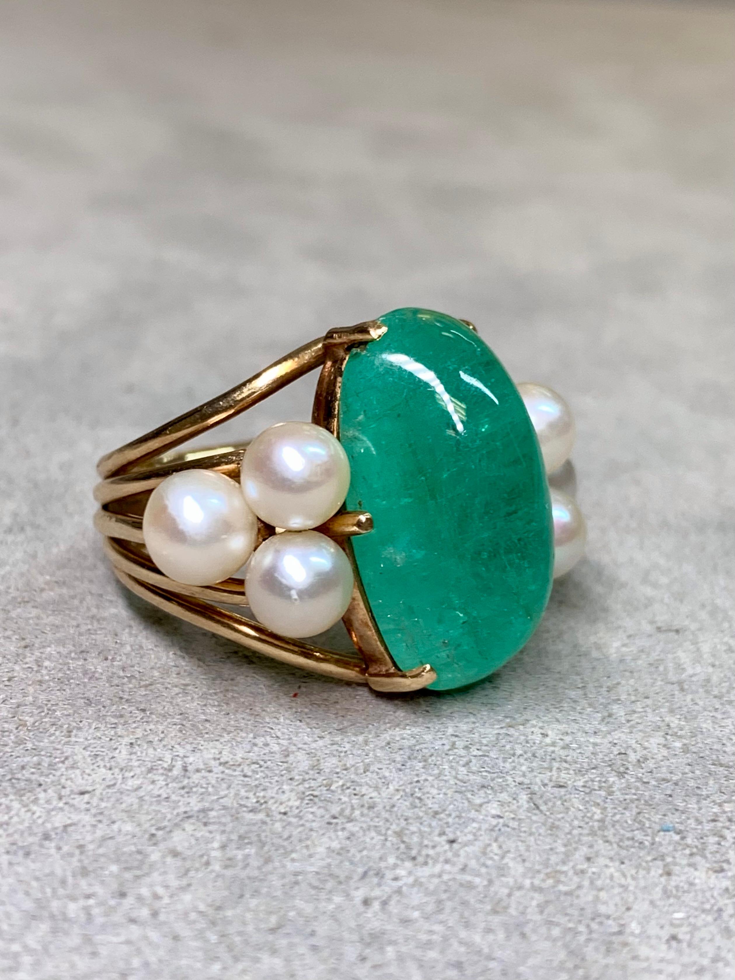 Vintage 14K Elongated Cabochon Emerald And Pearl Cocktail Ring 14.80ct In Good Condition For Sale In Winter Springs, FL