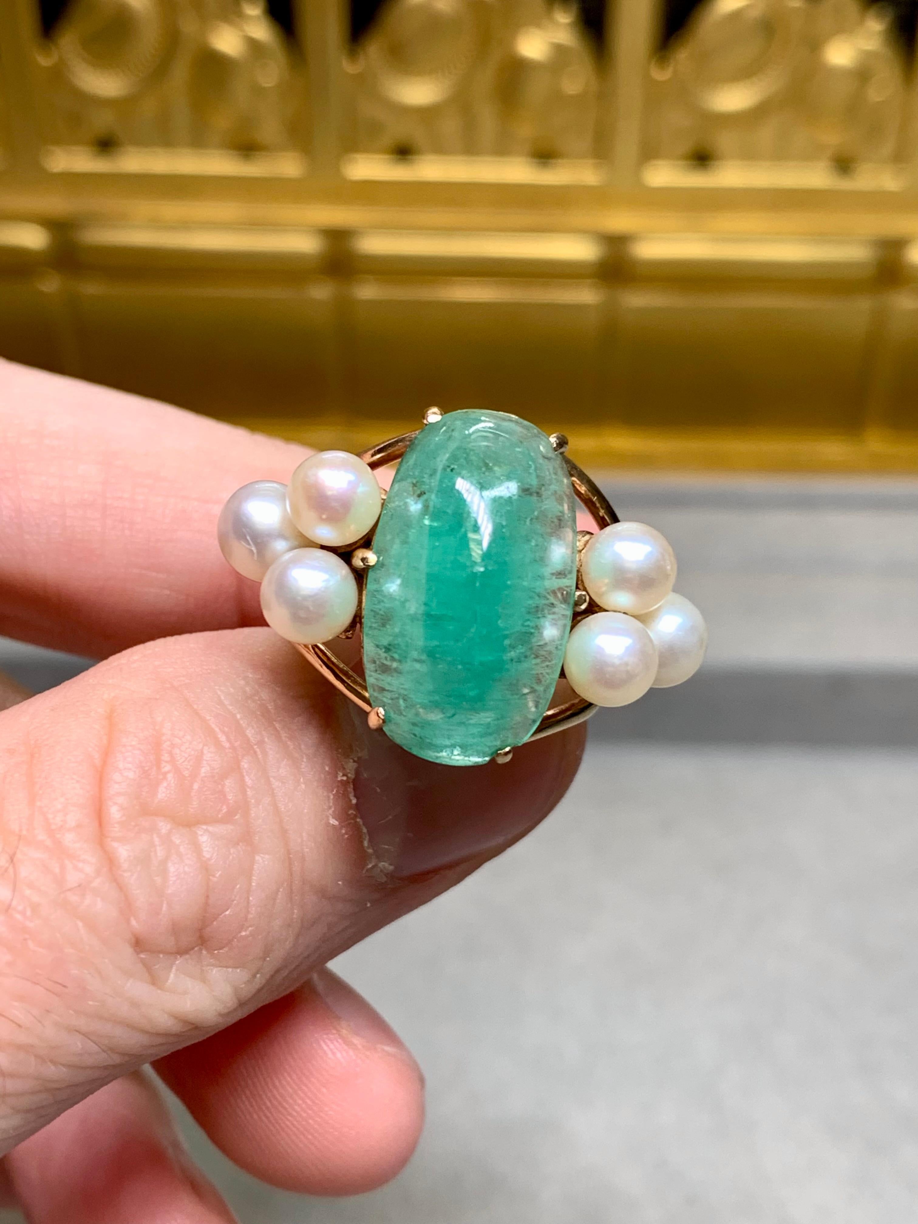 Vintage 14K Elongated Cabochon Emerald And Pearl Cocktail Ring 14.80ct For Sale 1