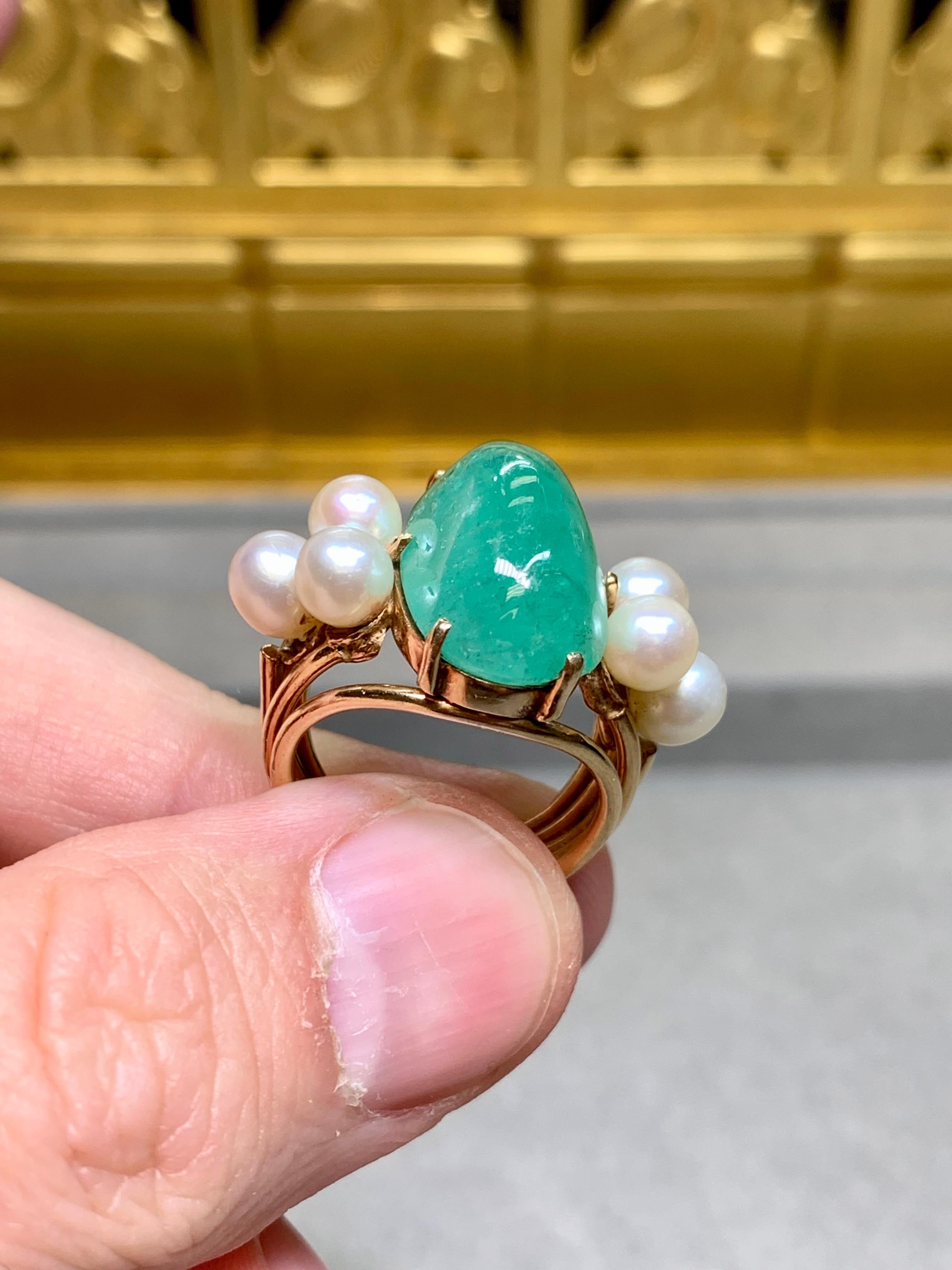 Vintage 14K Elongated Cabochon Emerald And Pearl Cocktail Ring 14.80ct For Sale 2
