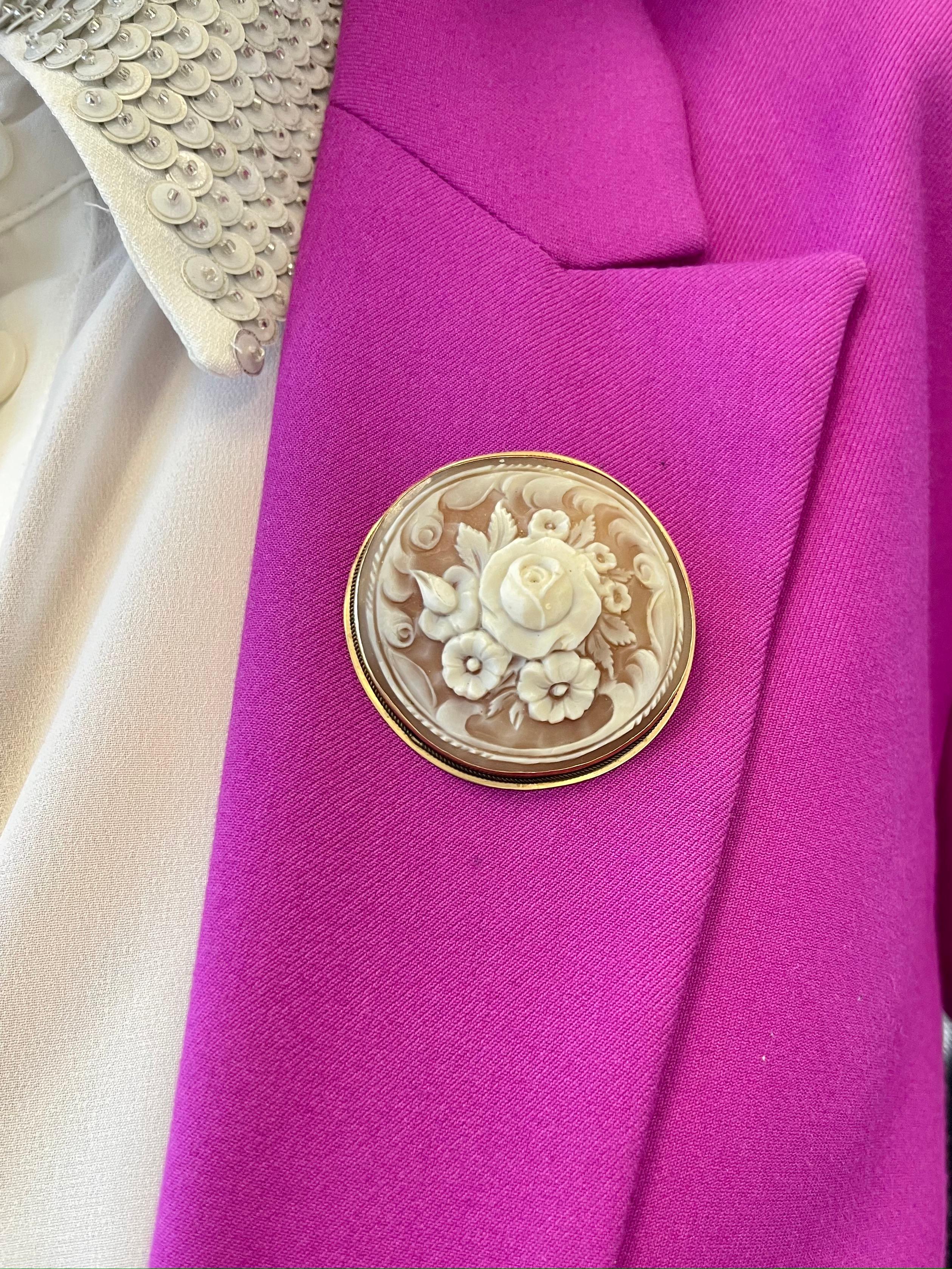 Vintage 14K Floral Cameo Round Brooch/Pendant For Sale 3