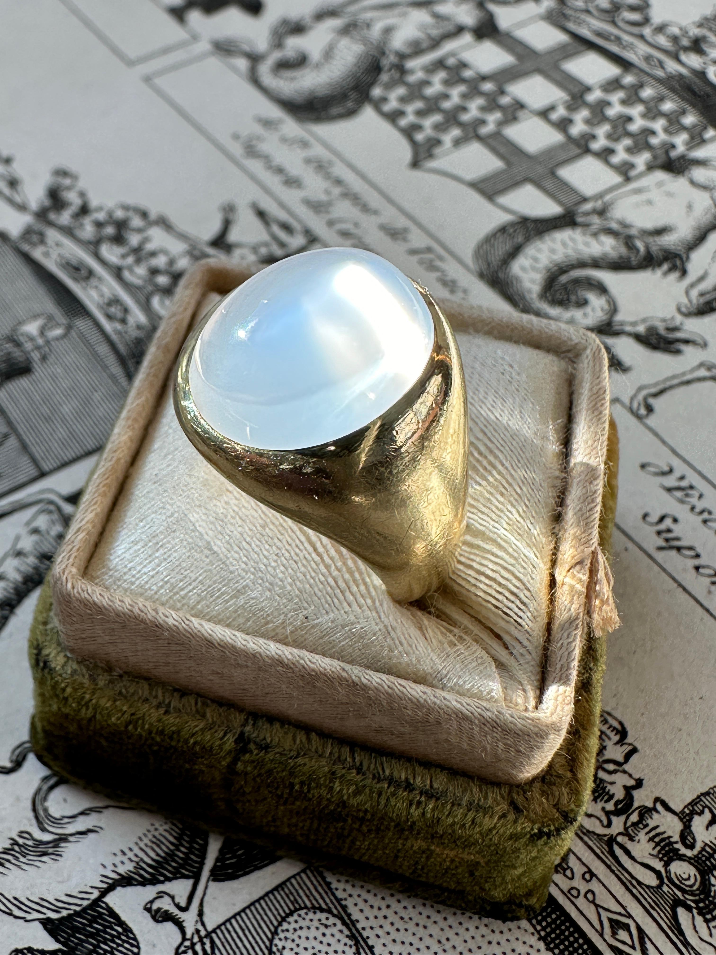 Women's or Men's Vintage 14K Flush Set Moonstone Ring For Sale