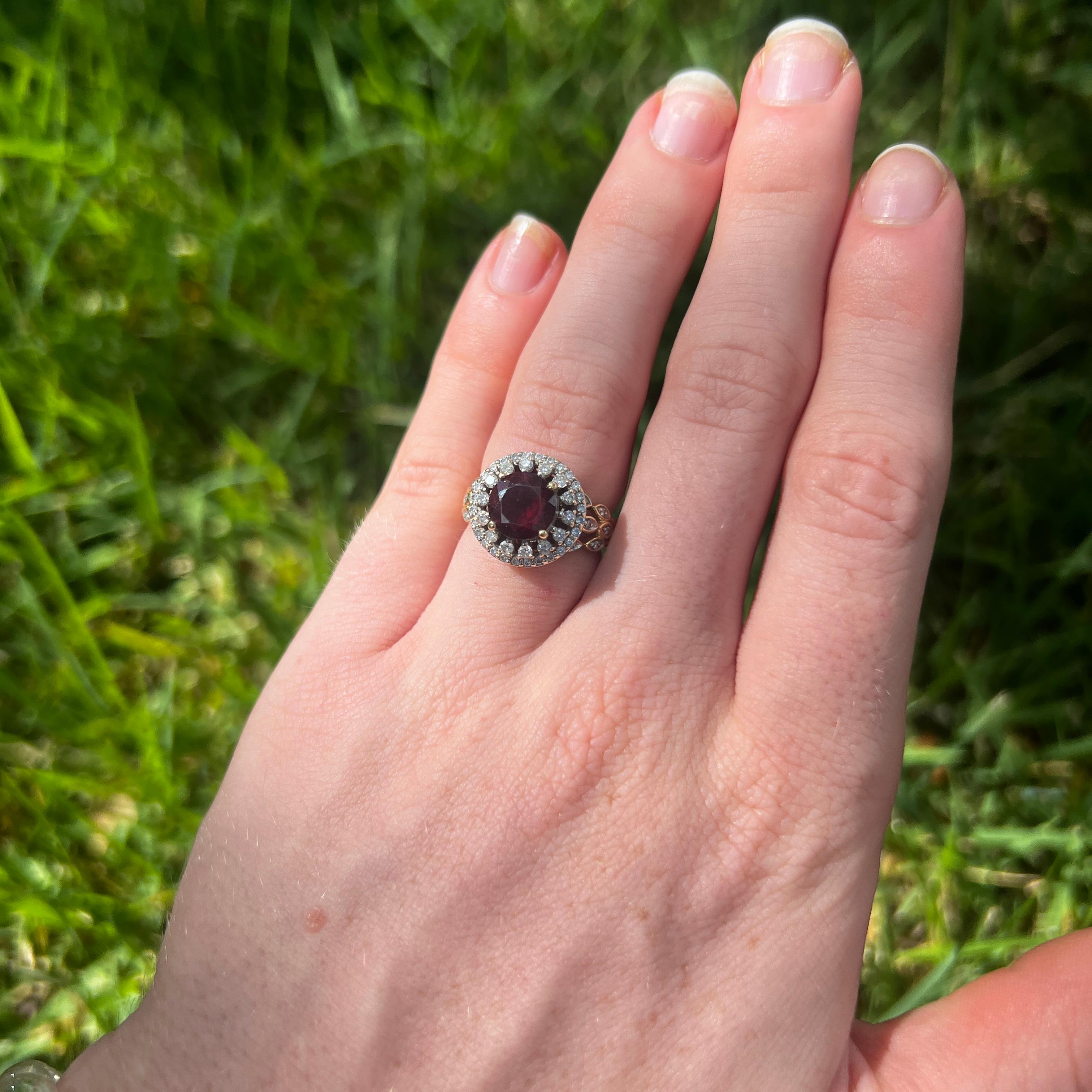 Vintage 14k Garnet Diamond Ring In Good Condition For Sale In Austin, TX