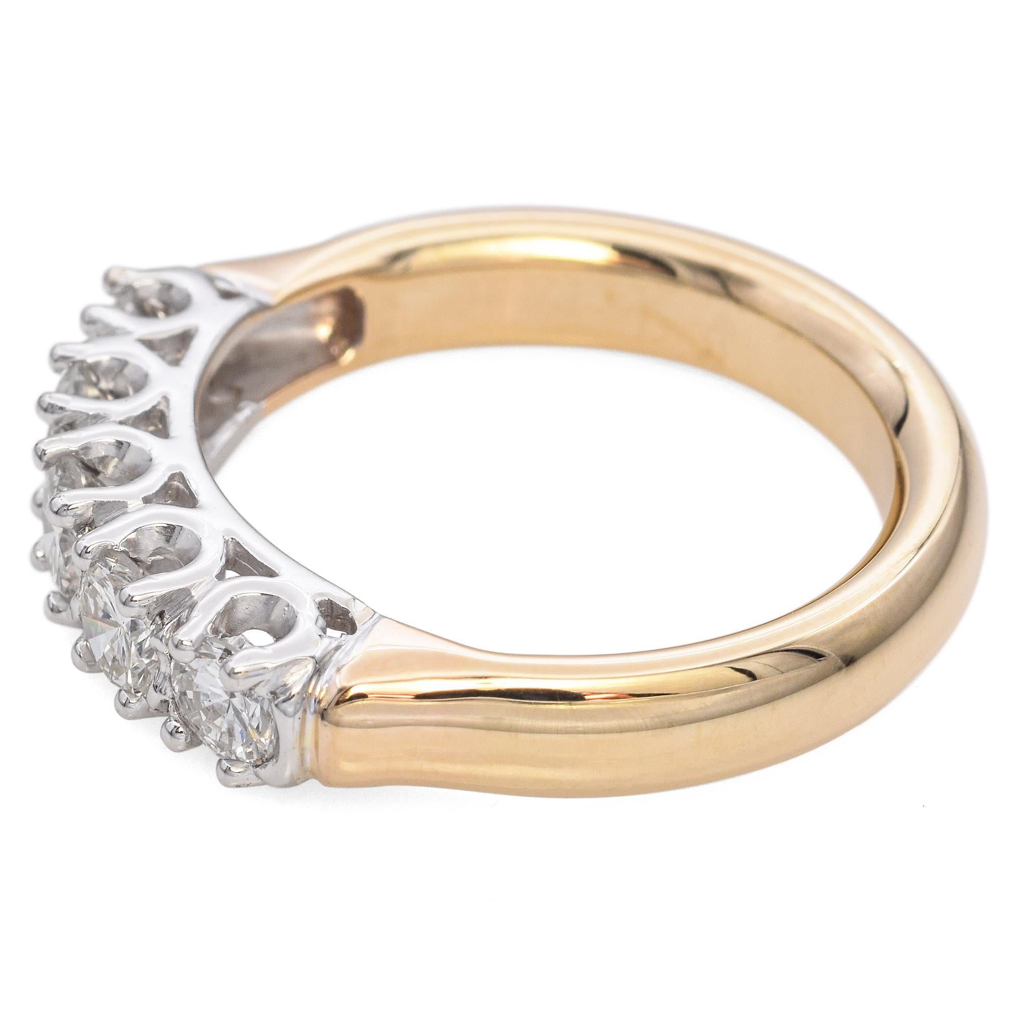 Vintage 14k Gold 1.1tcw Five Stone Diamond Band Ring Bon état - En vente à New York, NY