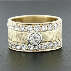Bague à large anneau vintage en or 14 carats avec diamant rond à lunette et finition florentine de 1,66 carat poids total