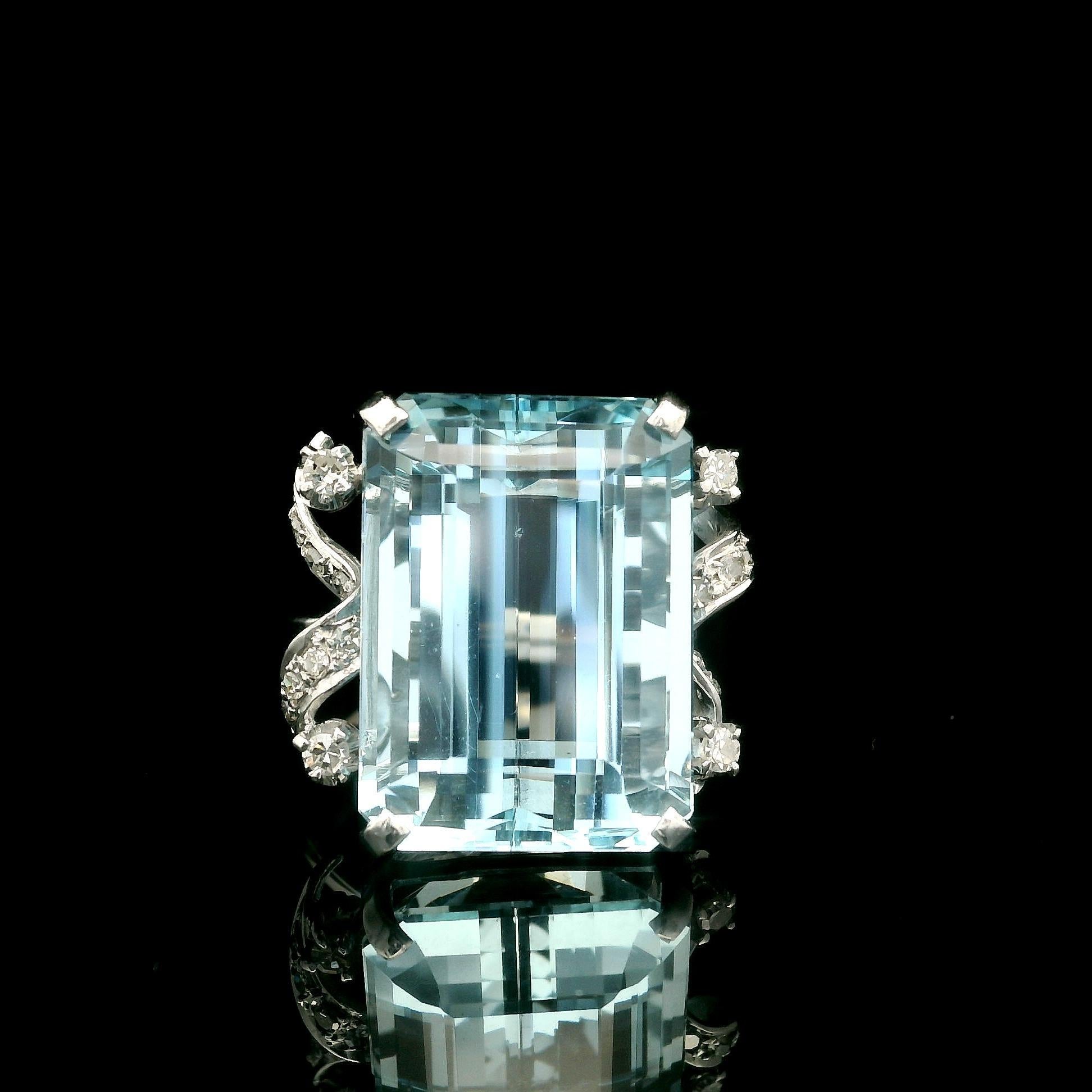 Vintage 14k Gold 18.3ct Emerald Cut Aquamarine & Diamond Ribbon Style Sides Ring For Sale 6