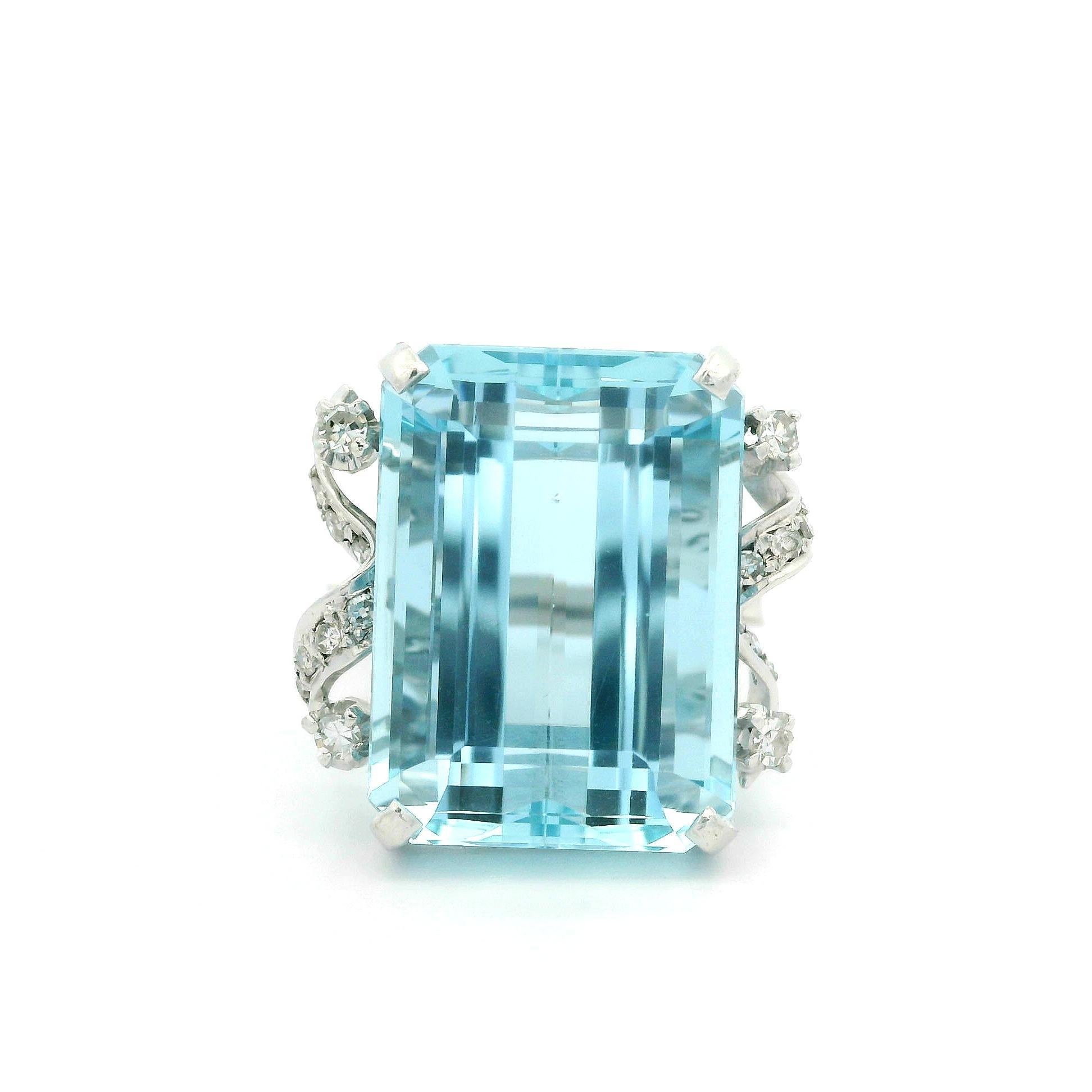 Vintage 14k Gold 18.3ct Emerald Cut Aquamarine & Diamond Ribbon Style Sides Ring For Sale 7