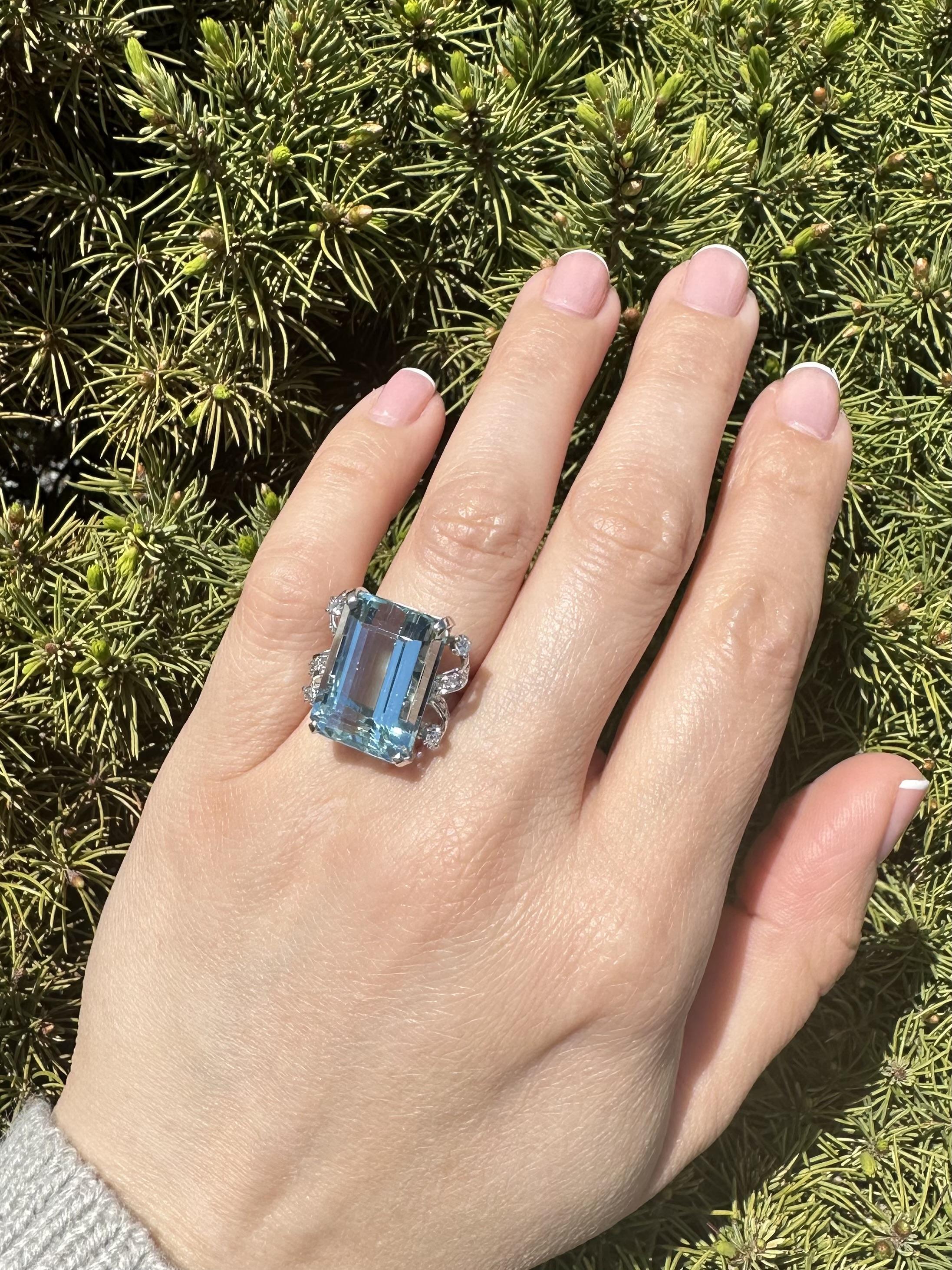 Women's Vintage 14k Gold 18.3ct Emerald Cut Aquamarine & Diamond Ribbon Style Sides Ring For Sale