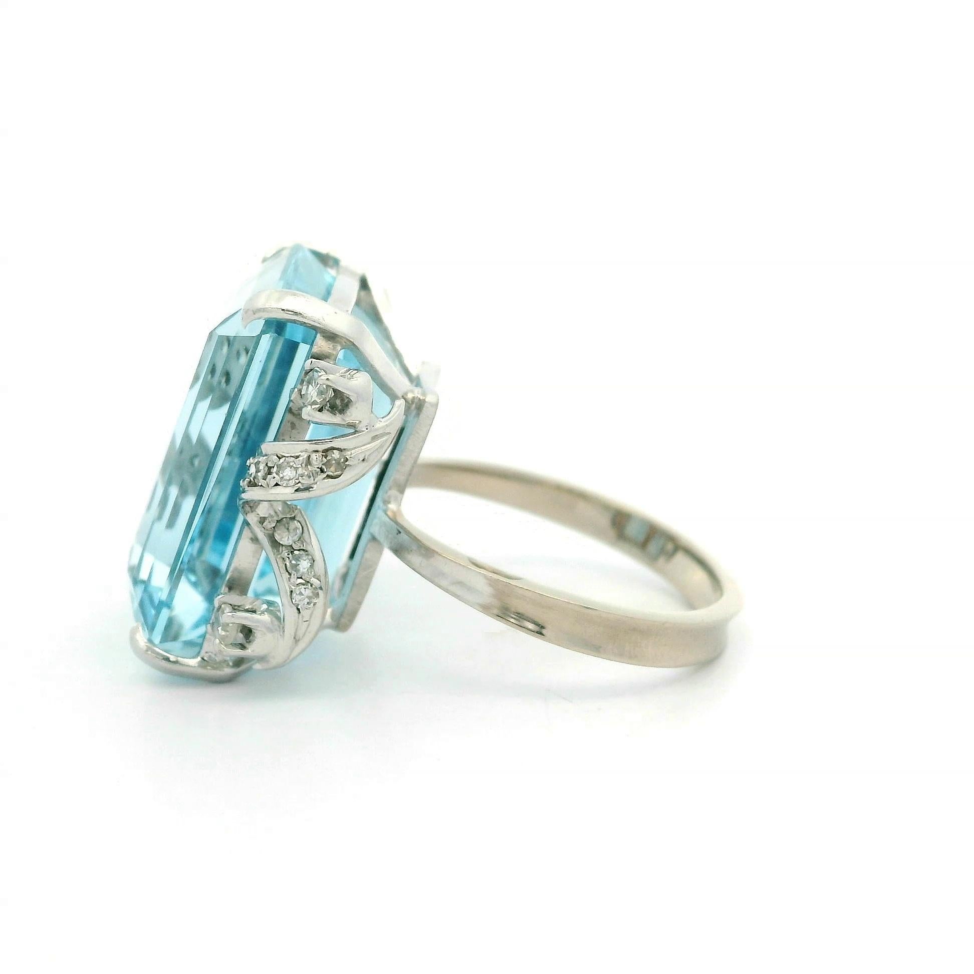 Vintage 14k Gold 18.3ct Emerald Cut Aquamarine & Diamond Ribbon Style Sides Ring For Sale 2