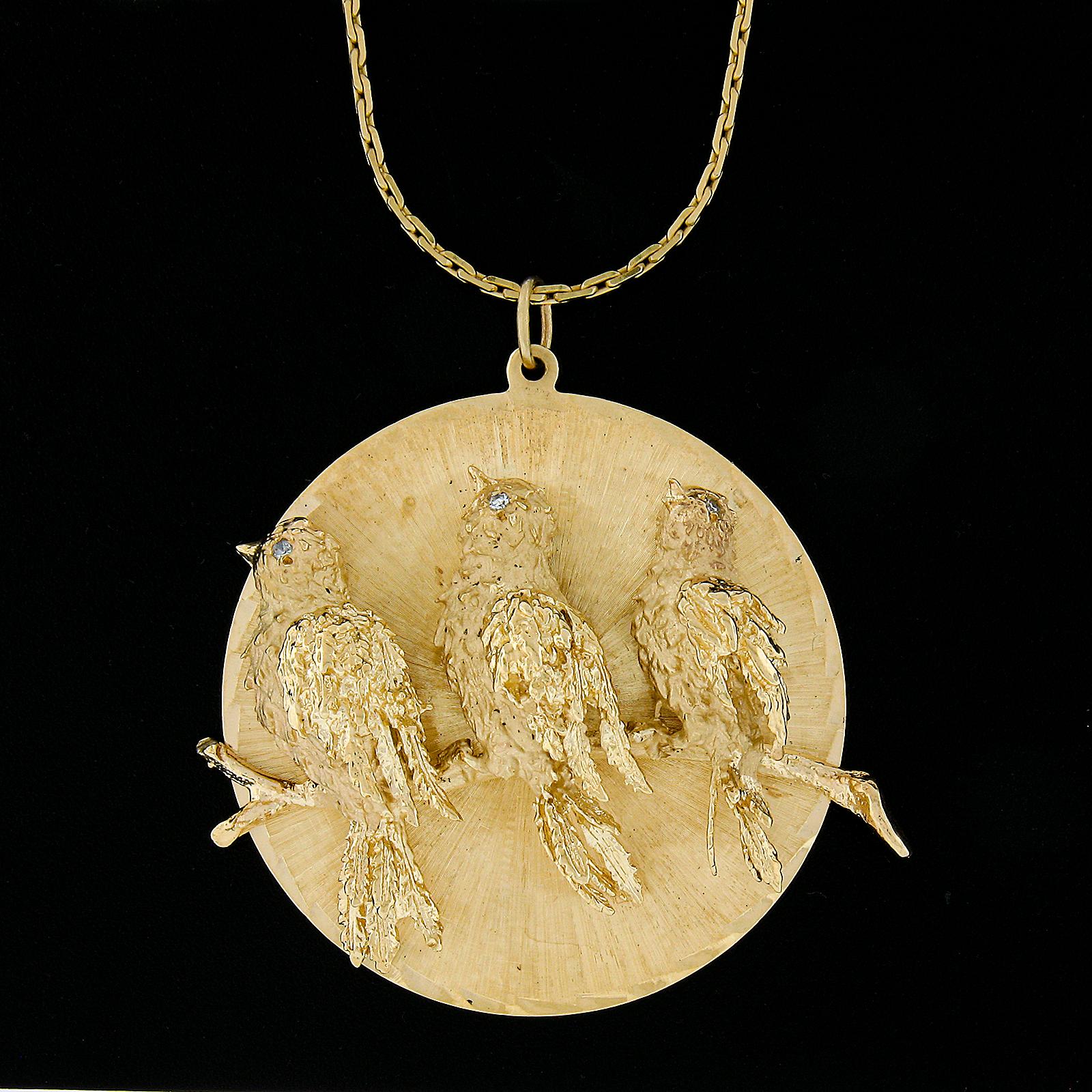 Round Cut Vintage 14k Gold 3D Large Textured 3 Birds Medallion Pendant Chain w/ Diamond For Sale