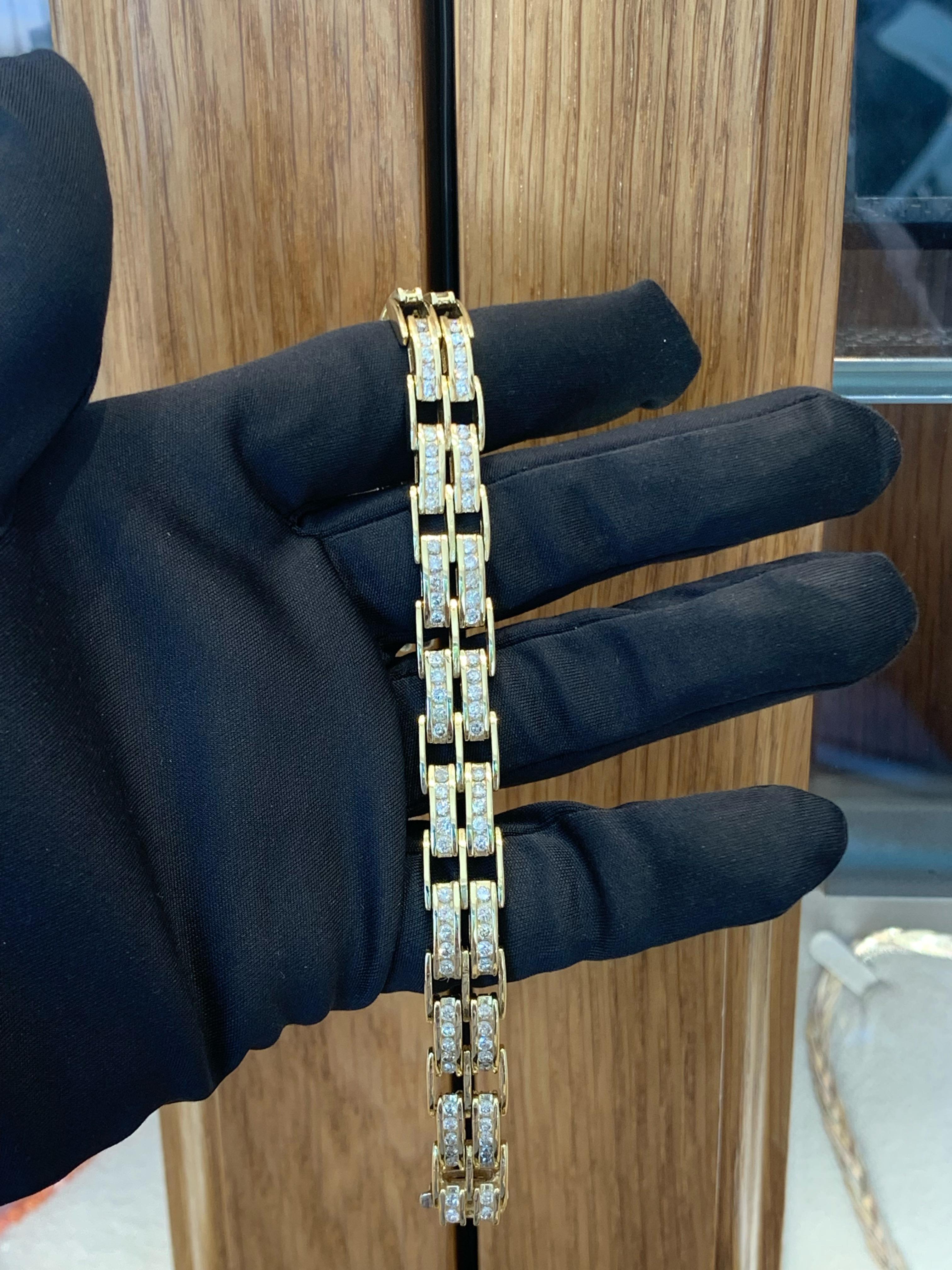 Beautifully Hand Crafted 14k Yellow Gold Double-Row Diamond Bracelet.
Amazing Shine, Incredible Craftsmanship.
Great Statement Piece.
Approximately 5.0 Carats Of Diamonds.
Nice & Clean Stones. Very Well Matched.
Comfortable Fit On The