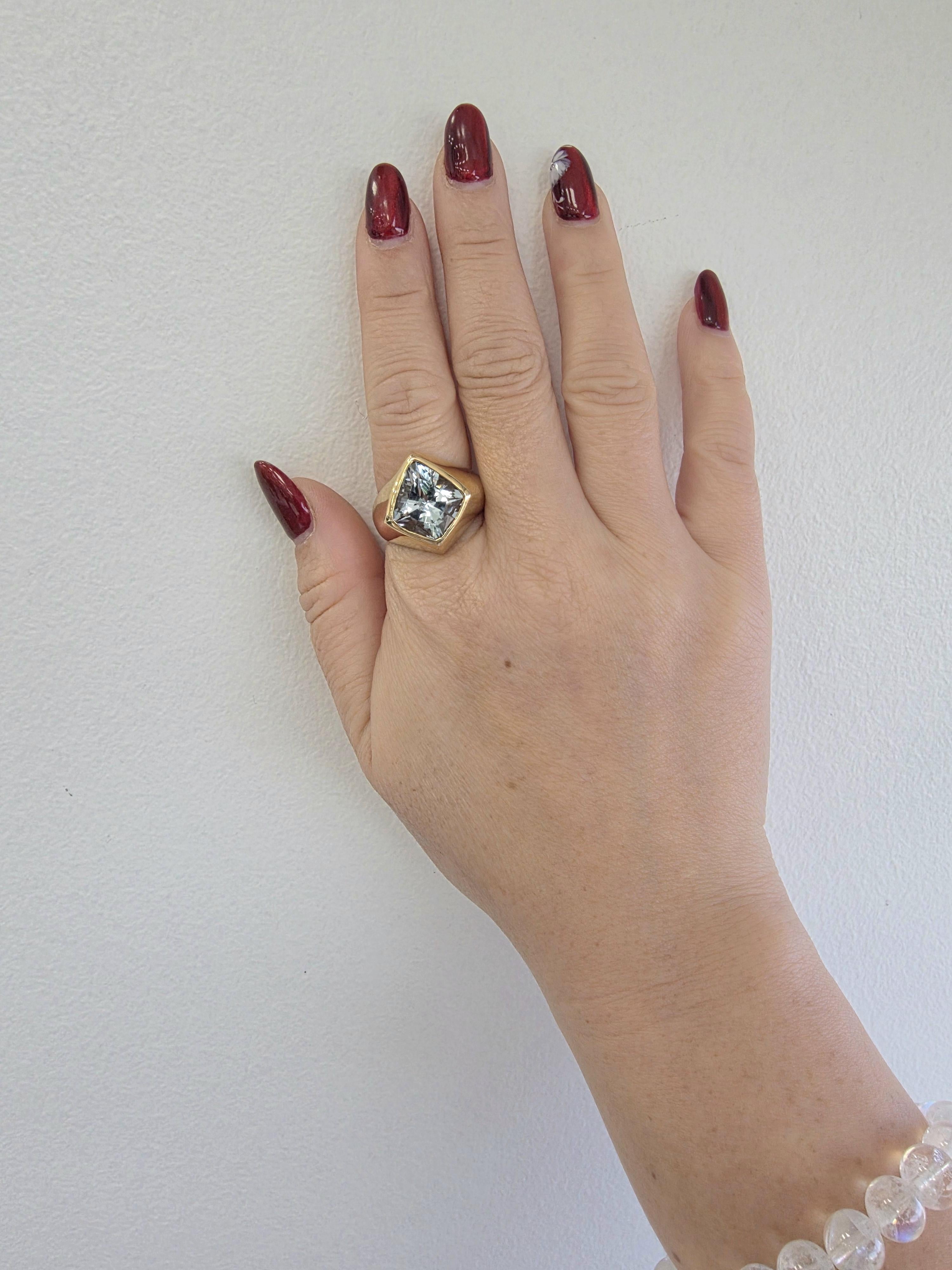 Vintage 14K Gold 6 Karat Drachenschliff Aquamarin Signet Ring (Moderne) im Angebot