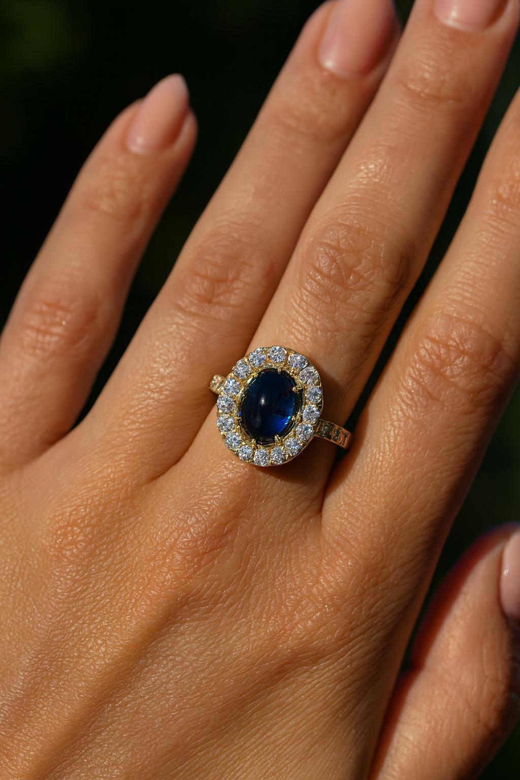 Vintage 14k Gold 6,71ctw GIA keine Hitze Sugarloaf Cabochon Saphir Diamant Ring im Angebot 5