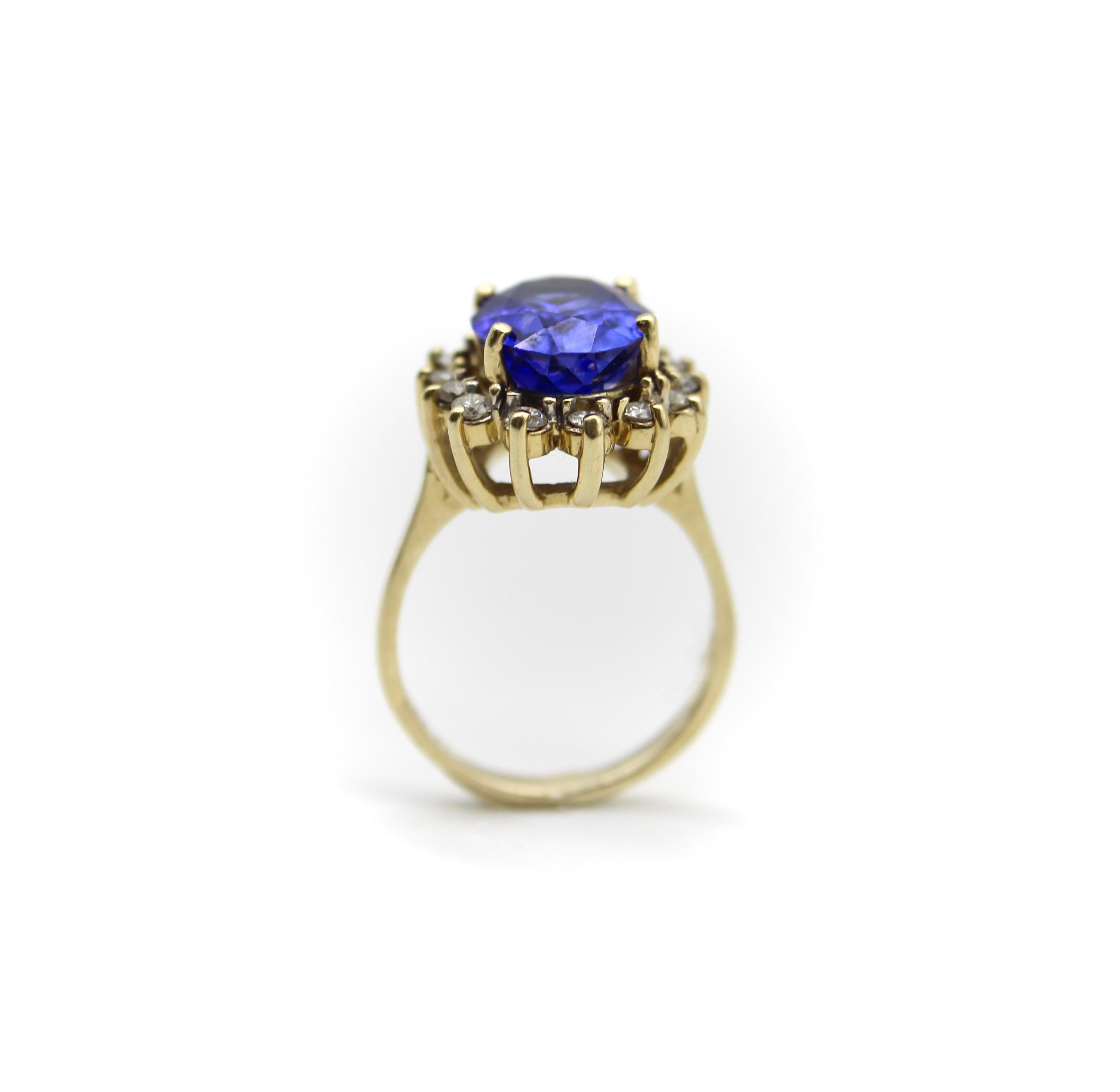 Vintage 14K Gold 7 Carat Tanzanite and Diamond Halo Ring by LeVian In Good Condition For Sale In Venice, CA