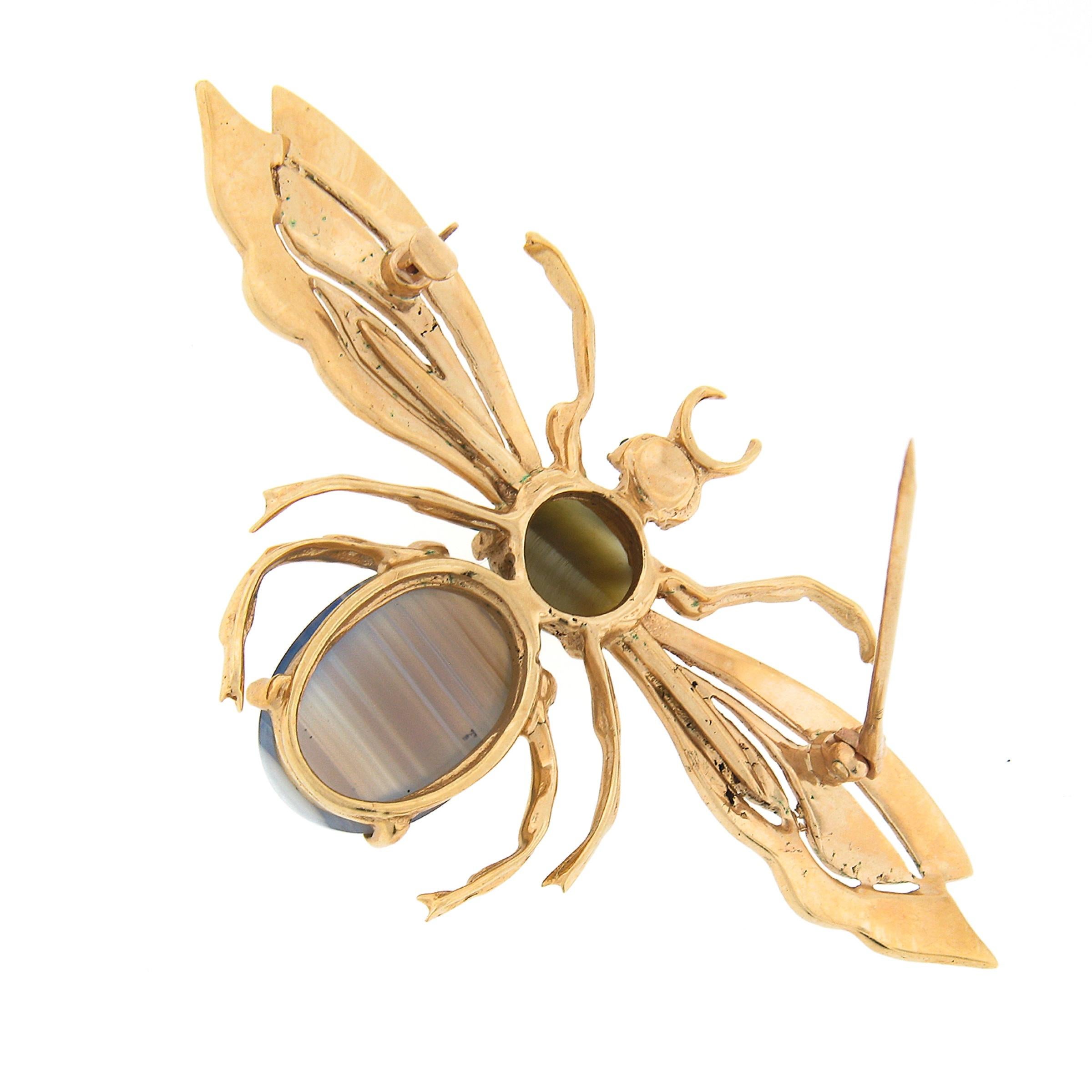 Alfiler vintage de ágata de oro de 14 quilates ojo de tigre perla verde azul esmalte mosca grande en Excelente estado para la venta en Montclair, NJ