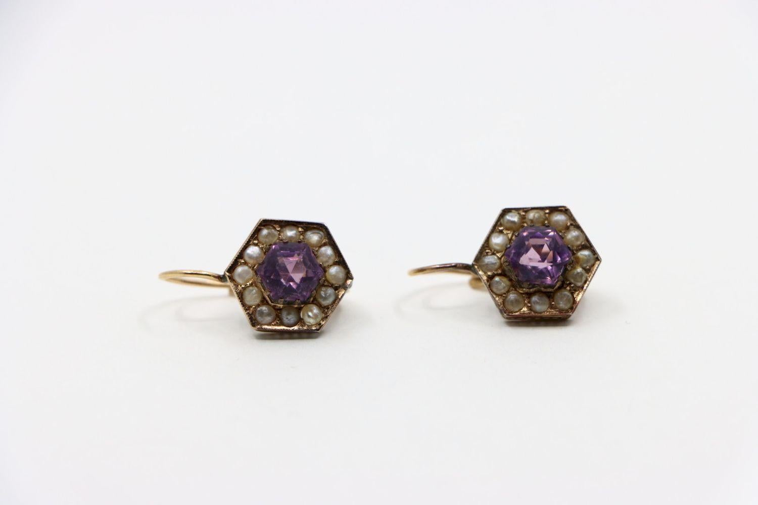 Vintage 14K Gold Amethyst Pearl Earring

Approximate Dimensions:
2.2 cm (Length) 
1.3 cm (Width) 
6.73 mm - 6.80 mm (Amethyst) 
3.1 grams in weight.