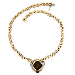 Collana vintage in oro 14k con moneta antica, rubino e diamanti, con catena a maglie a forma di pantera