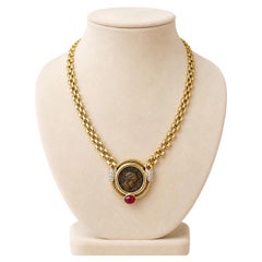 Collana vintage in oro 14k con moneta antica, rubino e diamanti, con catena a maglie a forma di pantera