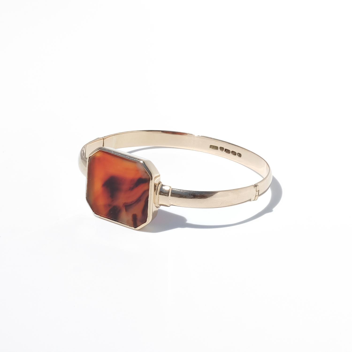 Octagon Cut Vintage 14K Gold and Agate Fixed Bracelet by Bertel Wilhelm Nordström Made 1958 For Sale