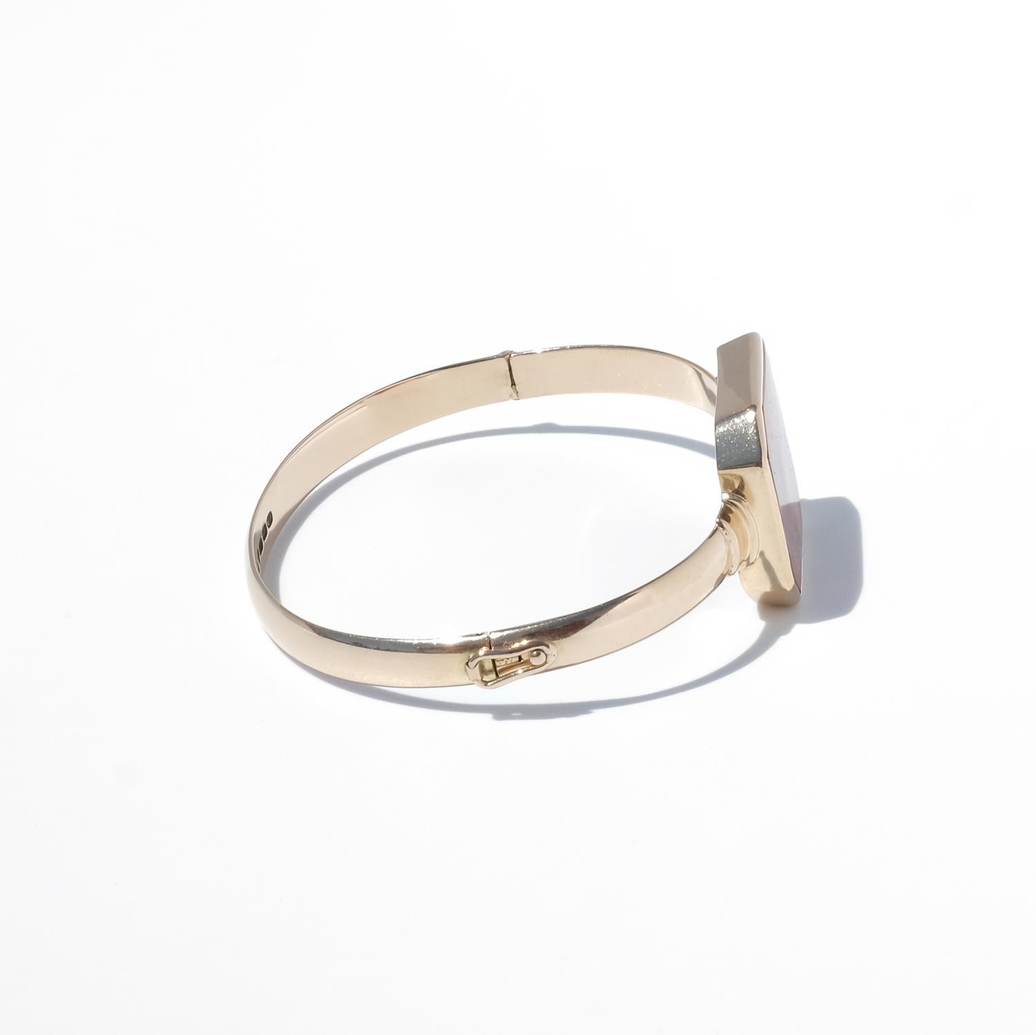 Vintage 14K Gold and Agate Fixed Bracelet by Bertel Wilhelm Nordström Made 1958 For Sale 1
