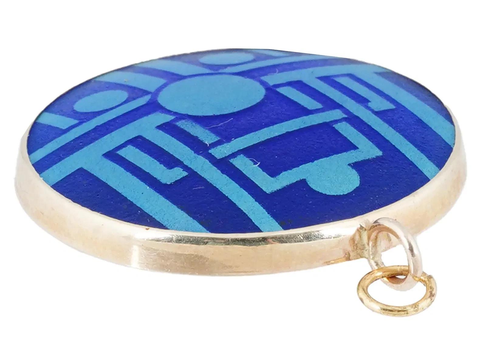 Donna Ciondolo vintage in oro 14K e vetro blu in vendita