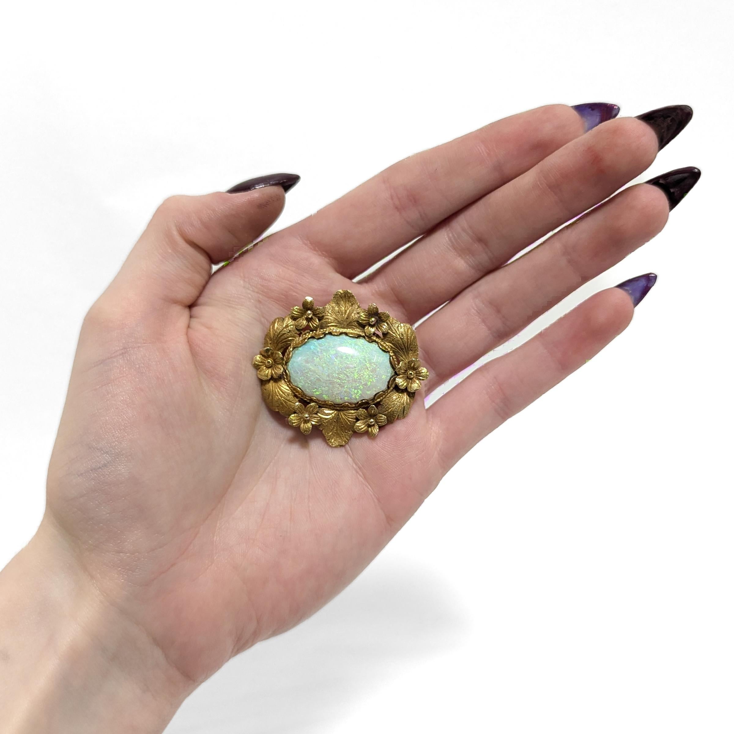 Vintage 14K Gold und Opal Cabochon Floral Brosche im Zustand „Relativ gut“ im Angebot in Philadelphia, PA