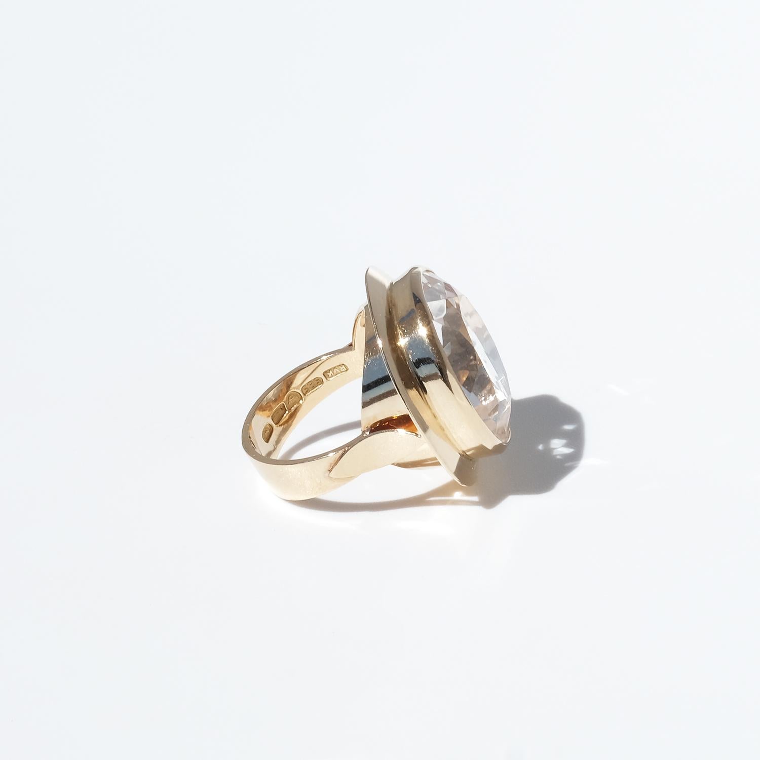 Anello d'oro 14K e cristallo di rocca vintage di Risto Kinanen del 1965 In condizioni buone in vendita a Stockholm, SE