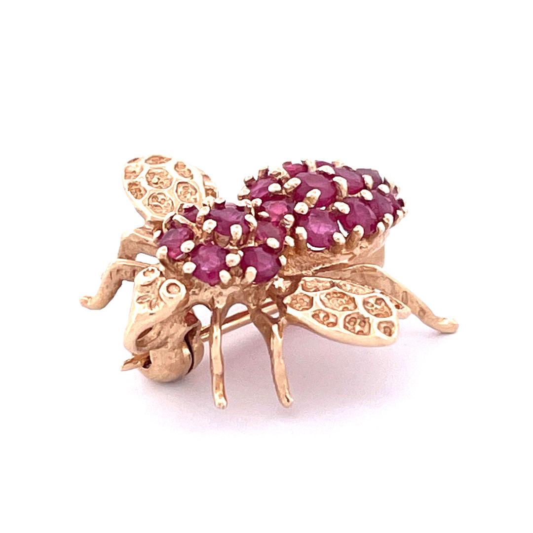 Add a touch of whimsical charm to your jewelry collection with this vintage 14K gold bee brooch.The bee's body is adorned with vibrant ruby gemstones, adding a pop of color and elegance. Weighing 2.9 grams, this delightful piece features a bee motif