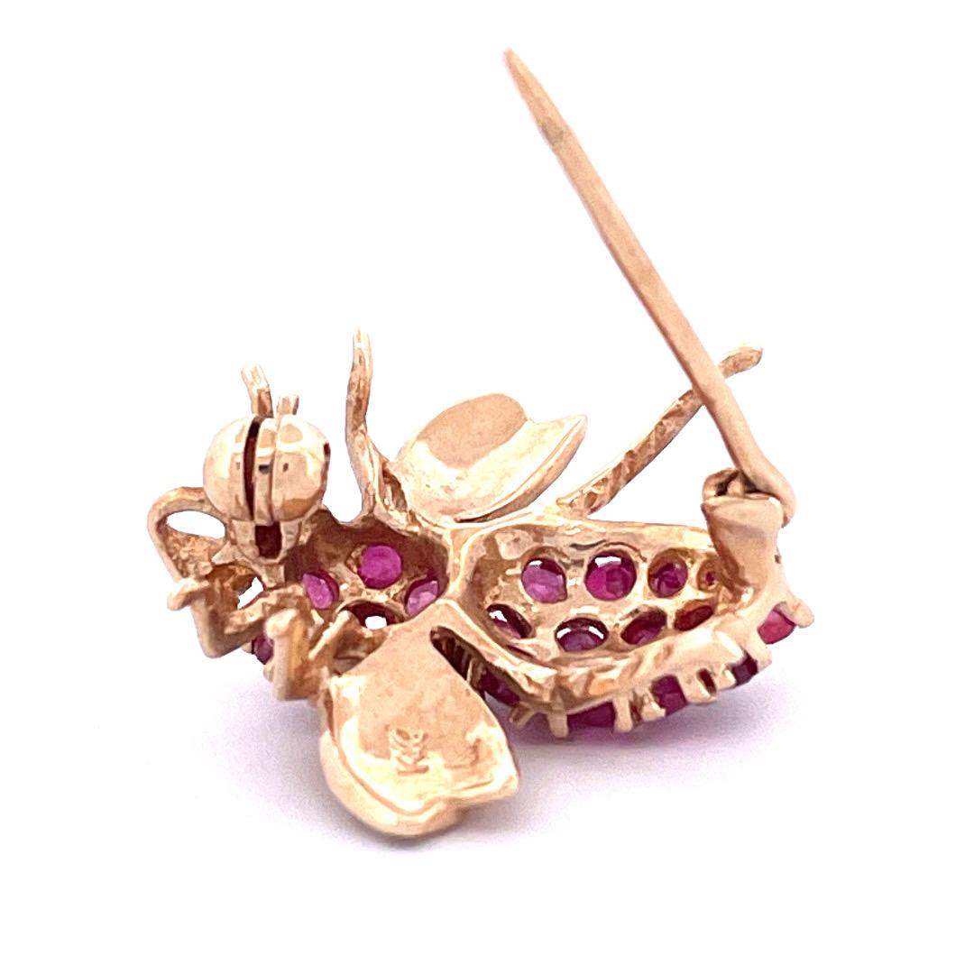Vintage 14K Gold and Ruby Bee Brooch In New Condition In New York, NY