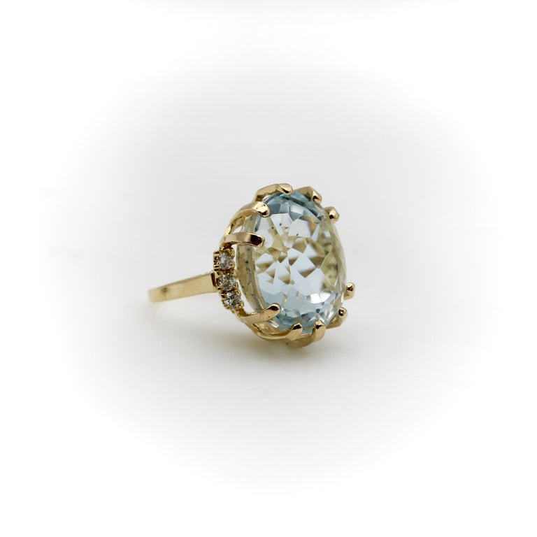 Vintage 14K Gold Aquamarine and Diamond Cocktail Ring For Sale at 1stDibs