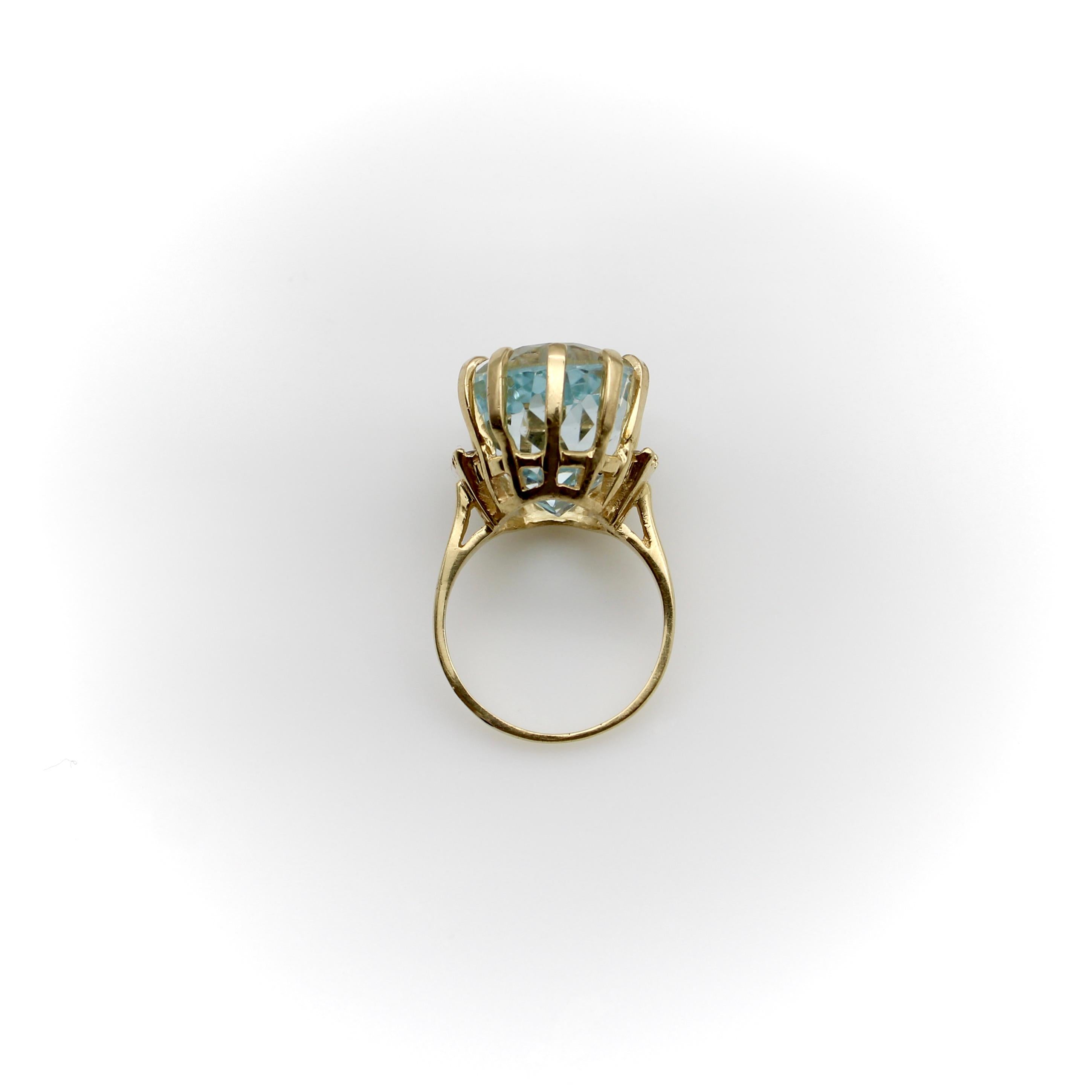Mixed Cut Vintage 14K Gold Aquamarine and Diamond Cocktail Ring For Sale