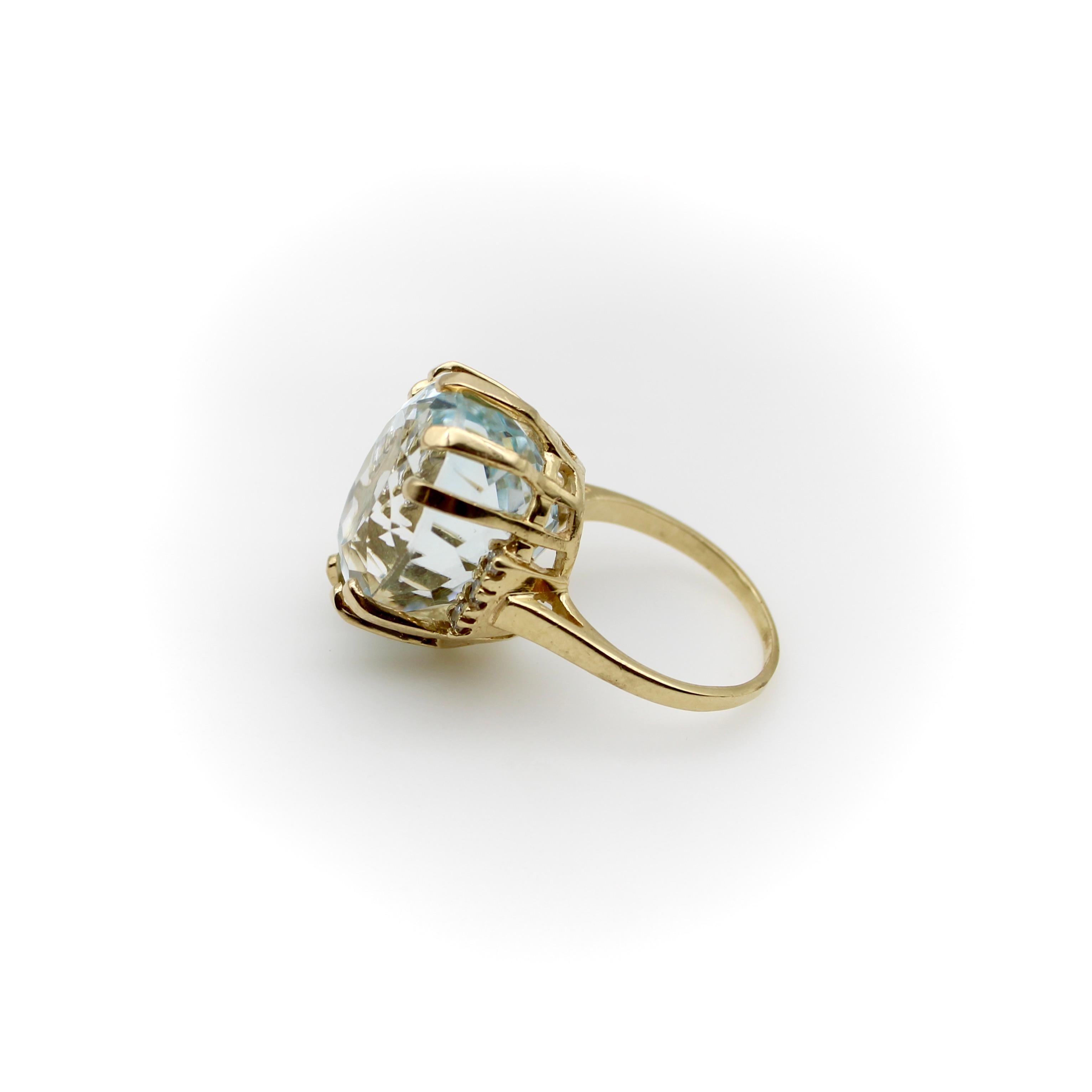 Vintage 14K Gold Aquamarine and Diamond Cocktail Ring In Good Condition For Sale In Venice, CA