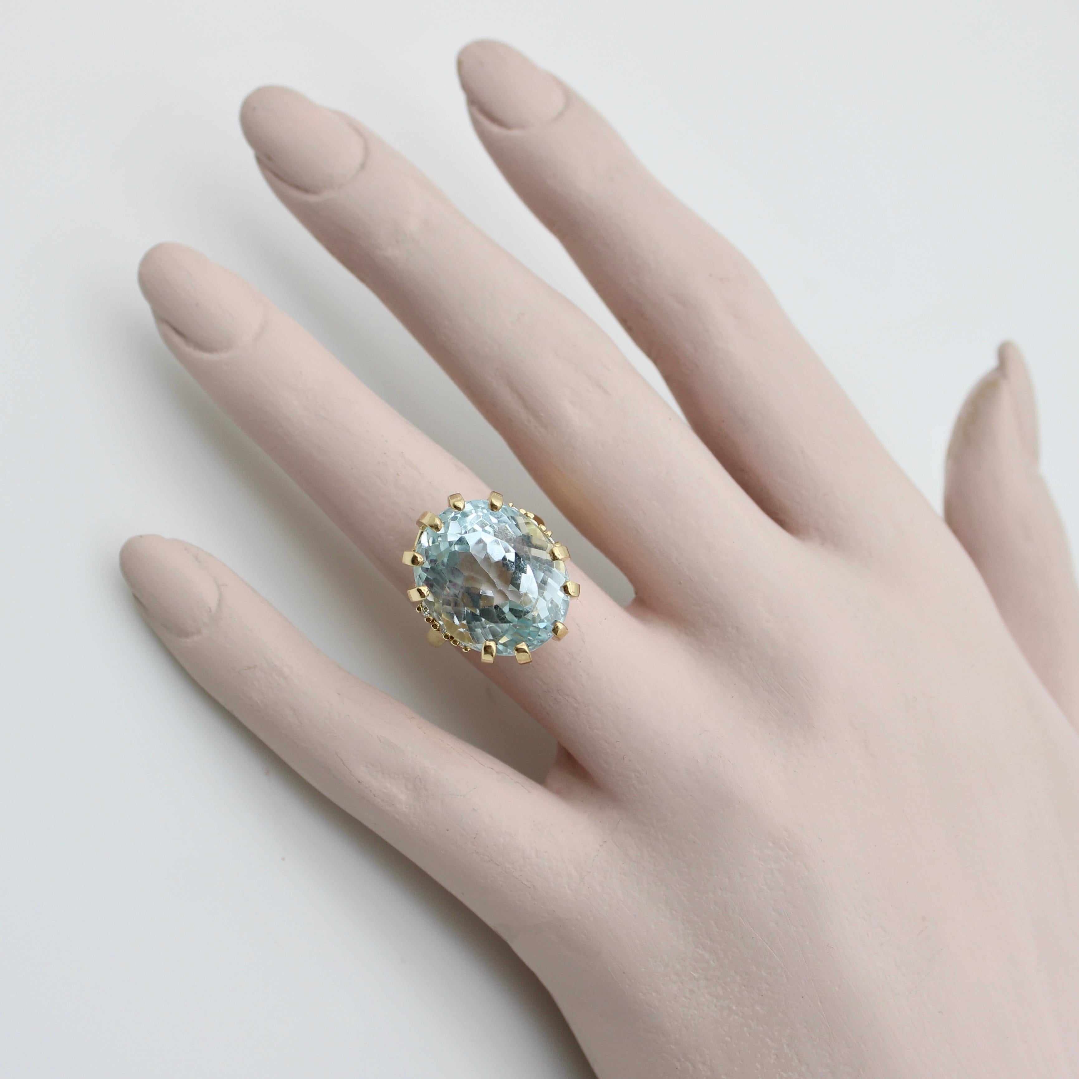 Women's or Men's Vintage 14K Gold Aquamarine and Diamond Cocktail Ring For Sale