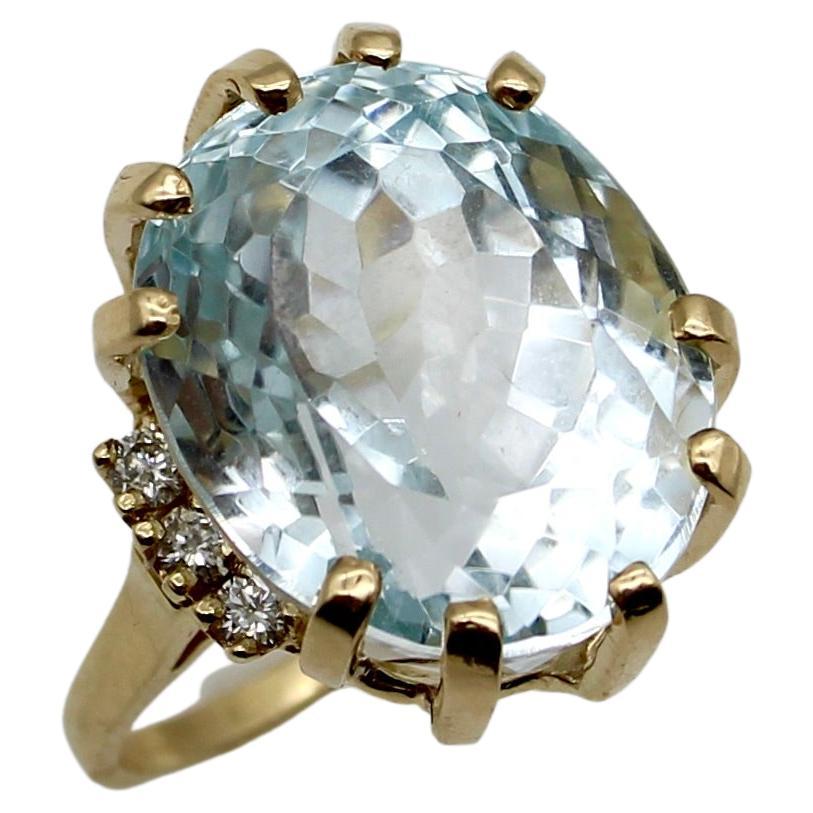 Vintage 14K Gold Aquamarine and Diamond Cocktail Ring For Sale