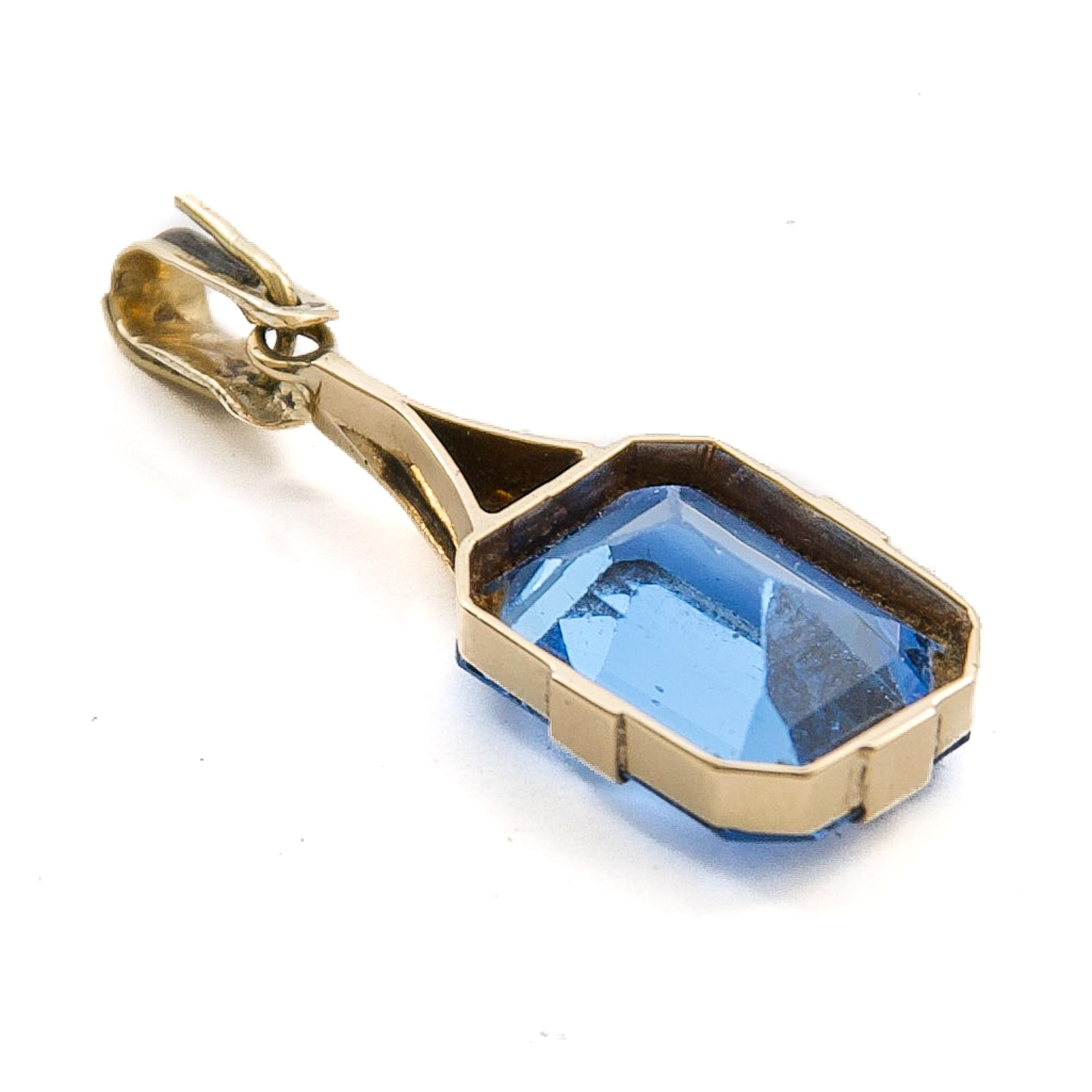 Ciondolo con pietra di vetro con acquamarina in oro 14K vintage in vendita 2