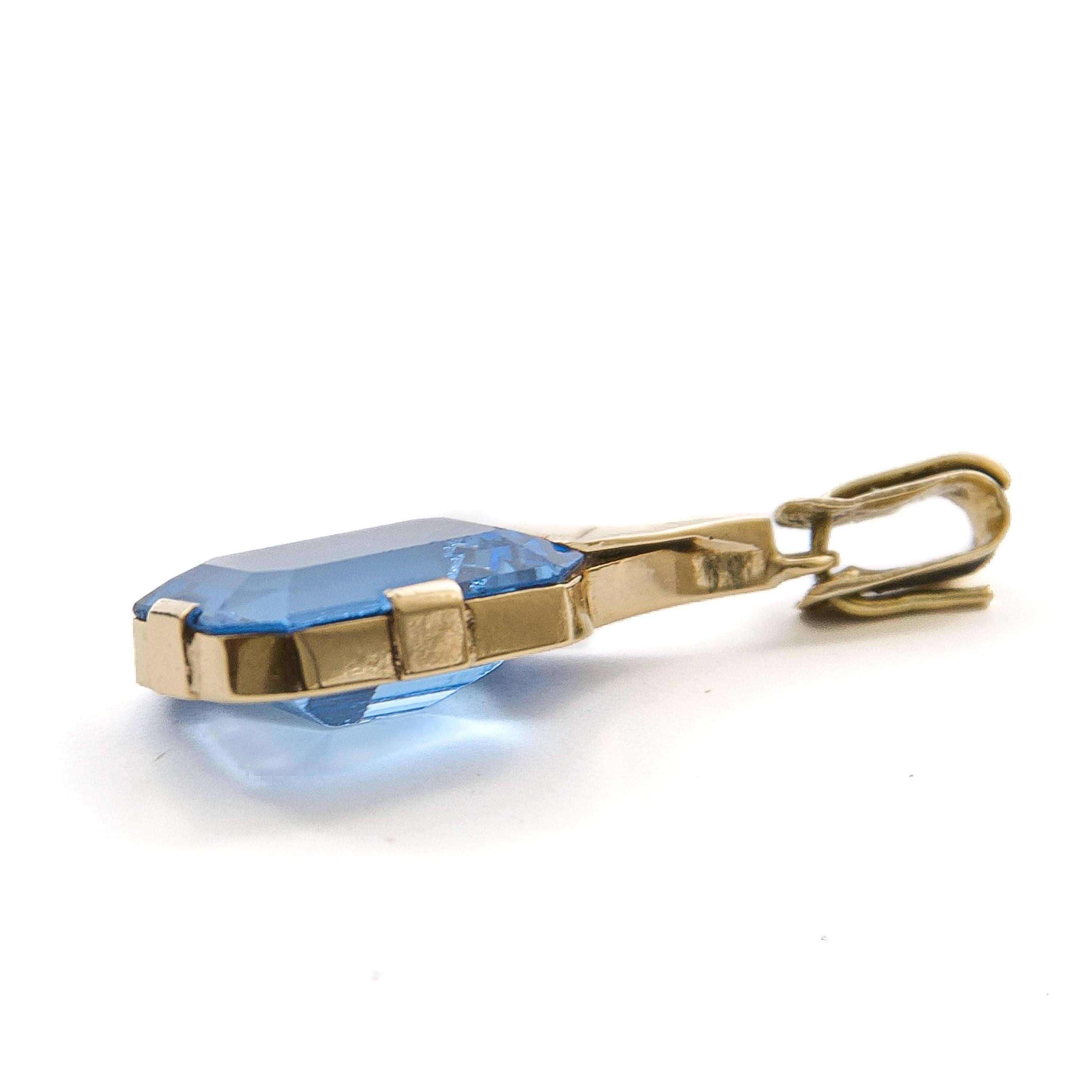 Ciondolo con pietra di vetro con acquamarina in oro 14K vintage in vendita 4