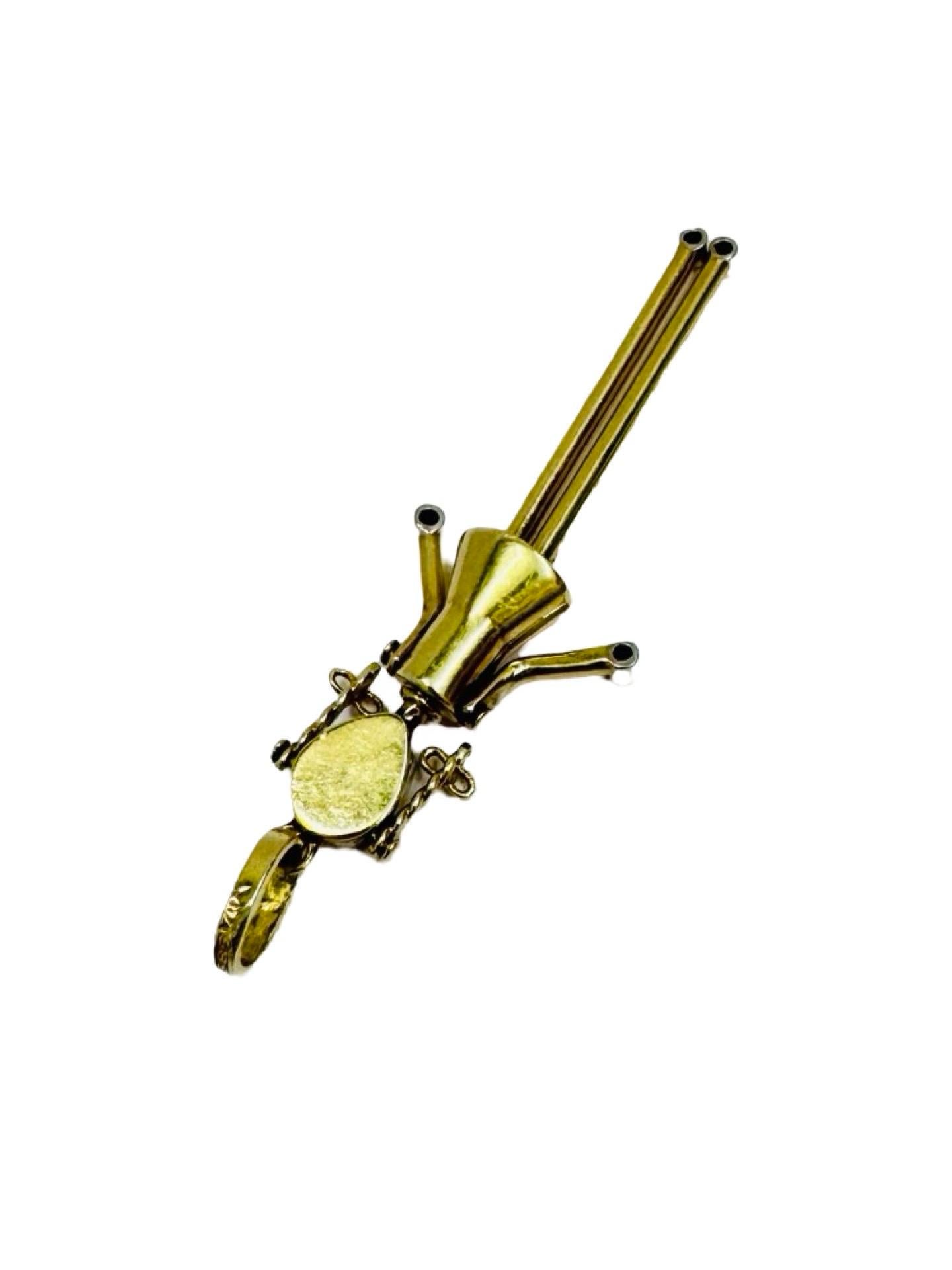 Pendentif vintage en or 14K représentant une fille articulée avec 7 diamants - Kinetic Design, 2 en vente 1
