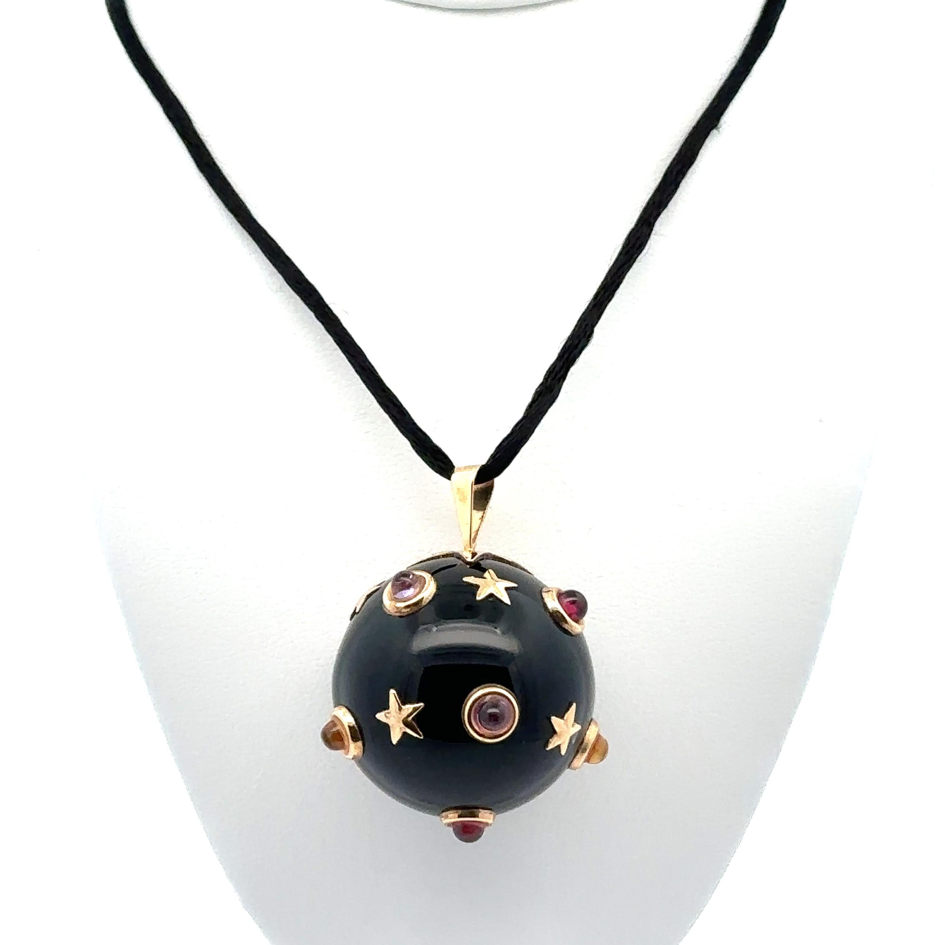 Ciondolo a sfera in oro 14k con pietra nera, ametista e citrino Sputnik Corde di seta In condizioni buone in vendita a Montclair, NJ