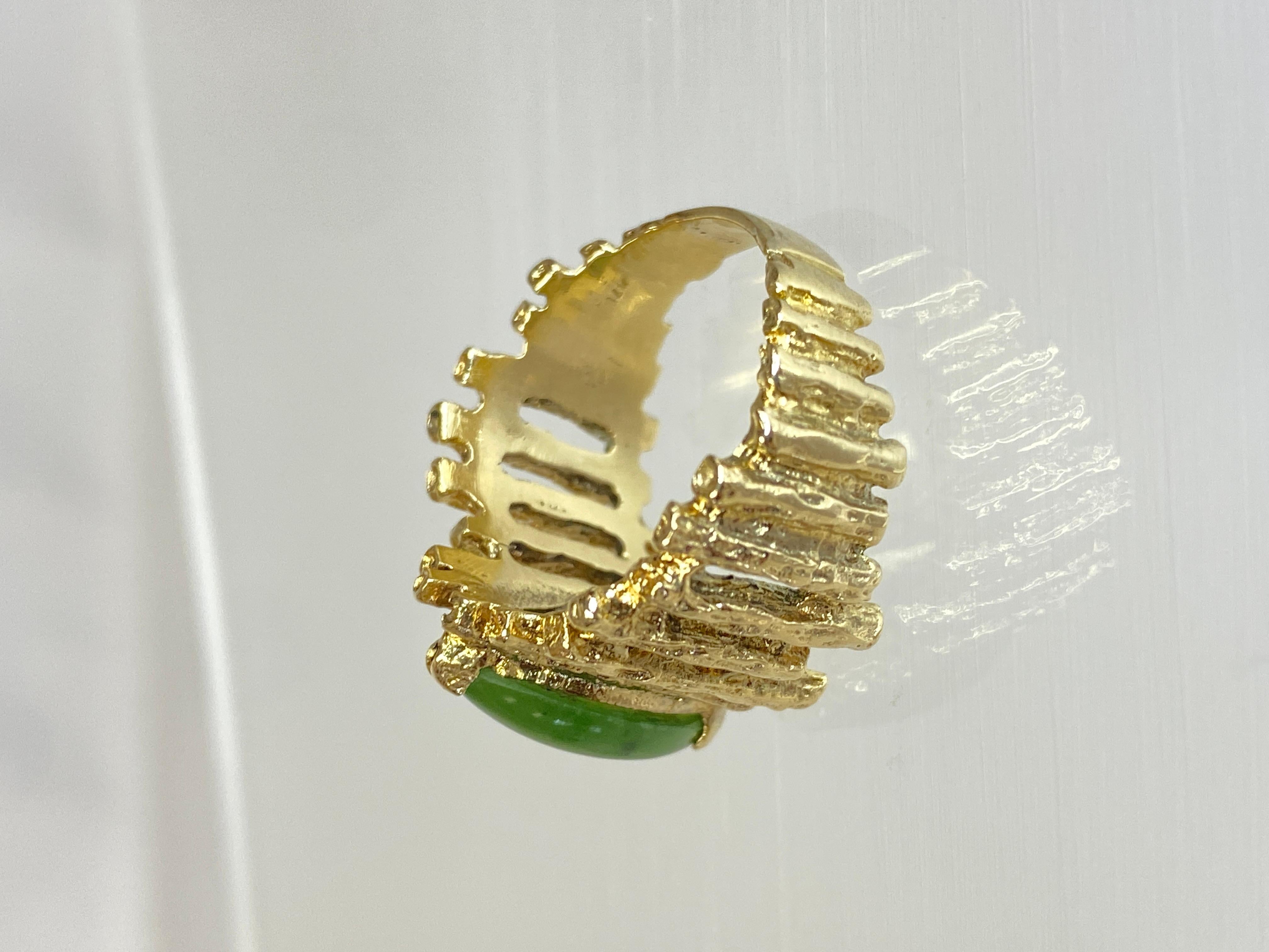 Vintage 14K Gold Bamboo Nugget Modern Marquise Nephrite Green Jade Ring Sz 7.75 In Good Condition For Sale In San Jacinto, CA