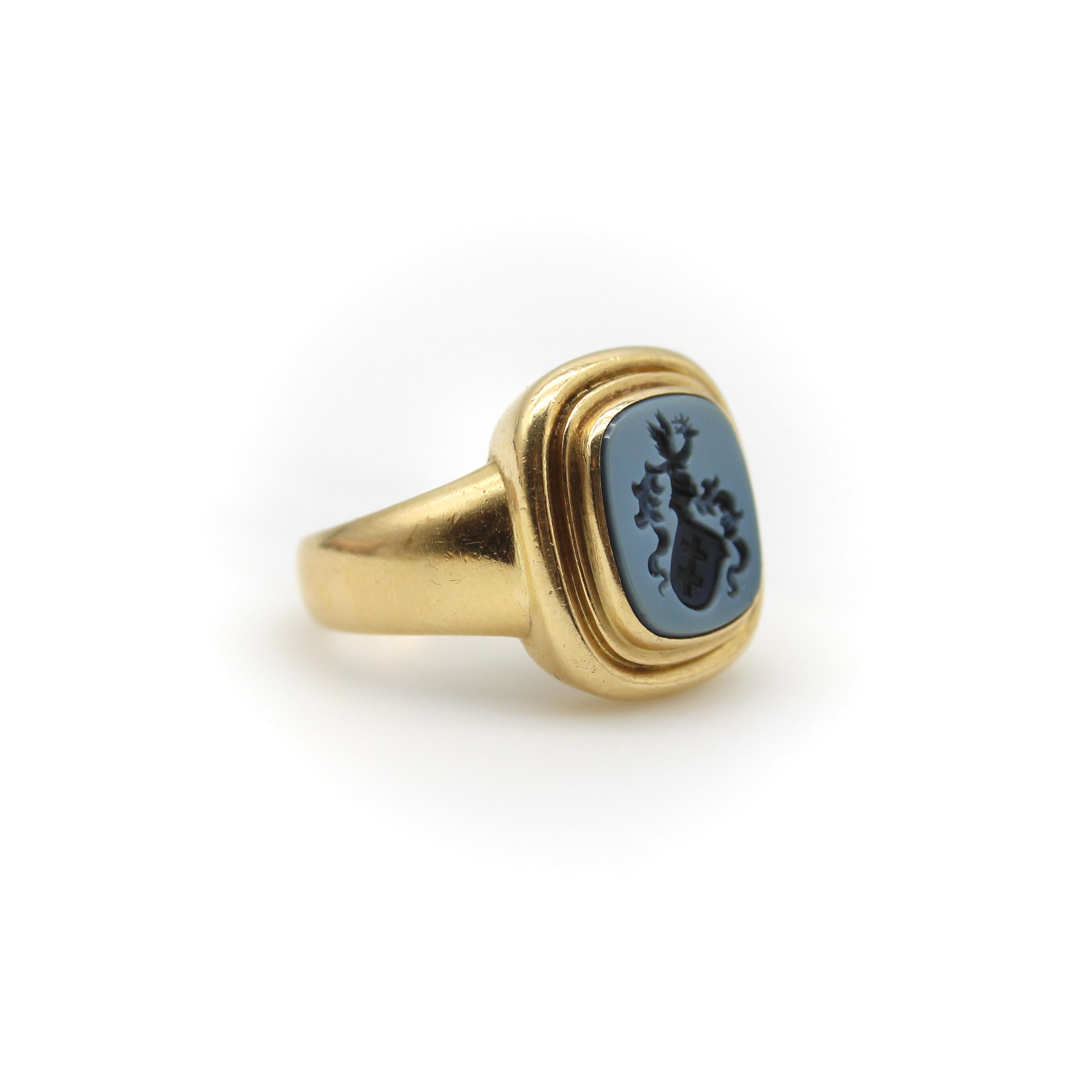 Women's or Men's Vintage 14K Gold Banded Agate Carved Intaglio Signet Ring 