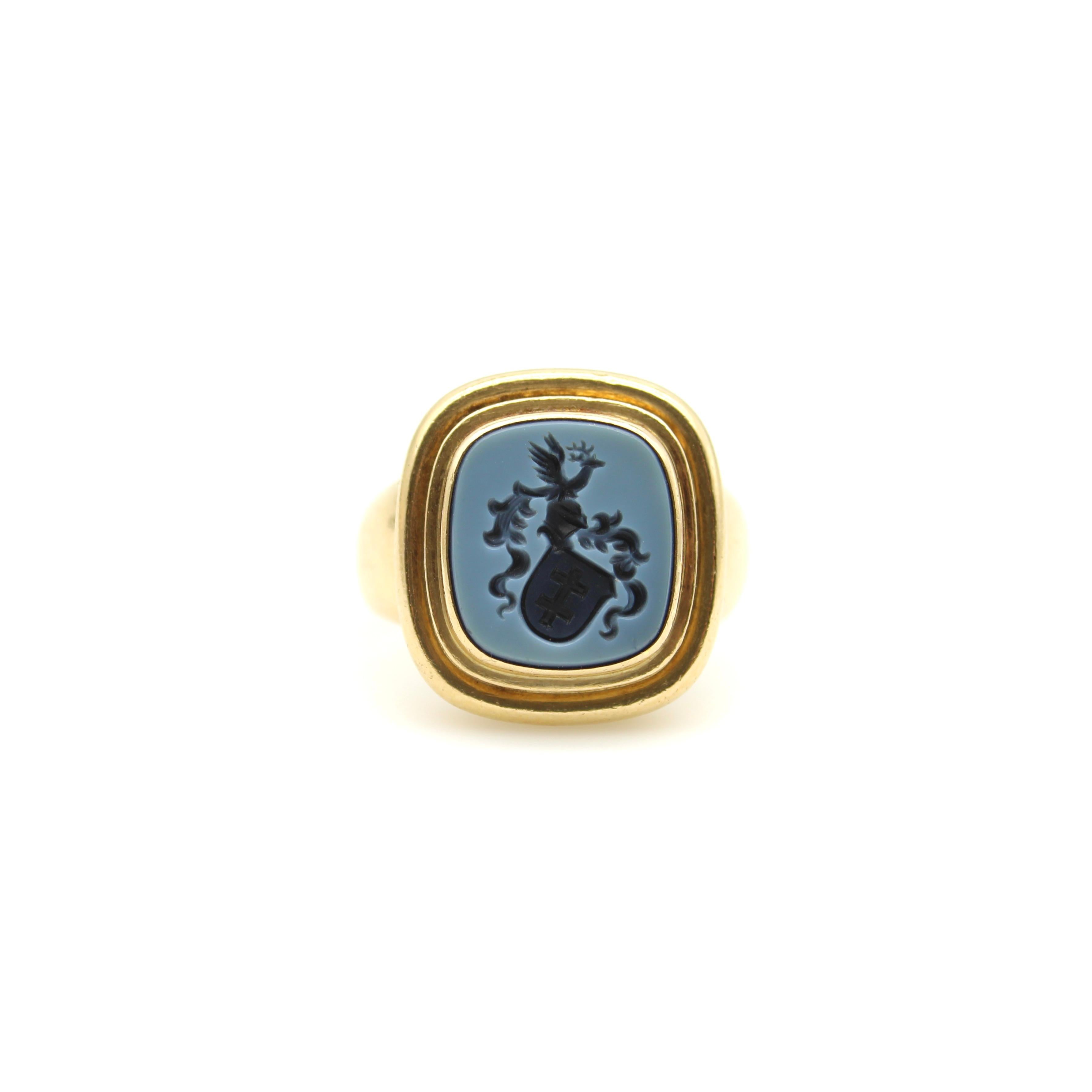 Vintage 14K Gold Banded Agate Carved Intaglio Signet Ring  1