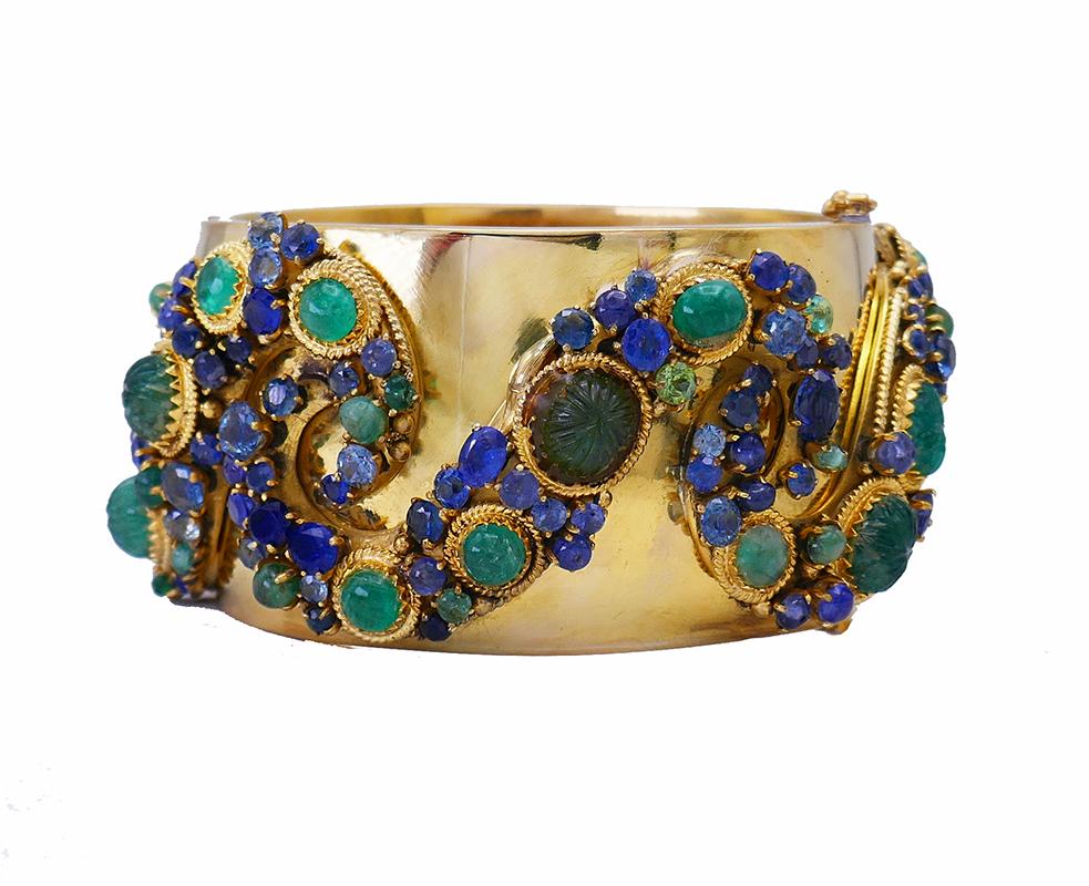 Mixed Cut Vintage 14k Gold Bangle Bracelet Emerald Sapphire For Sale
