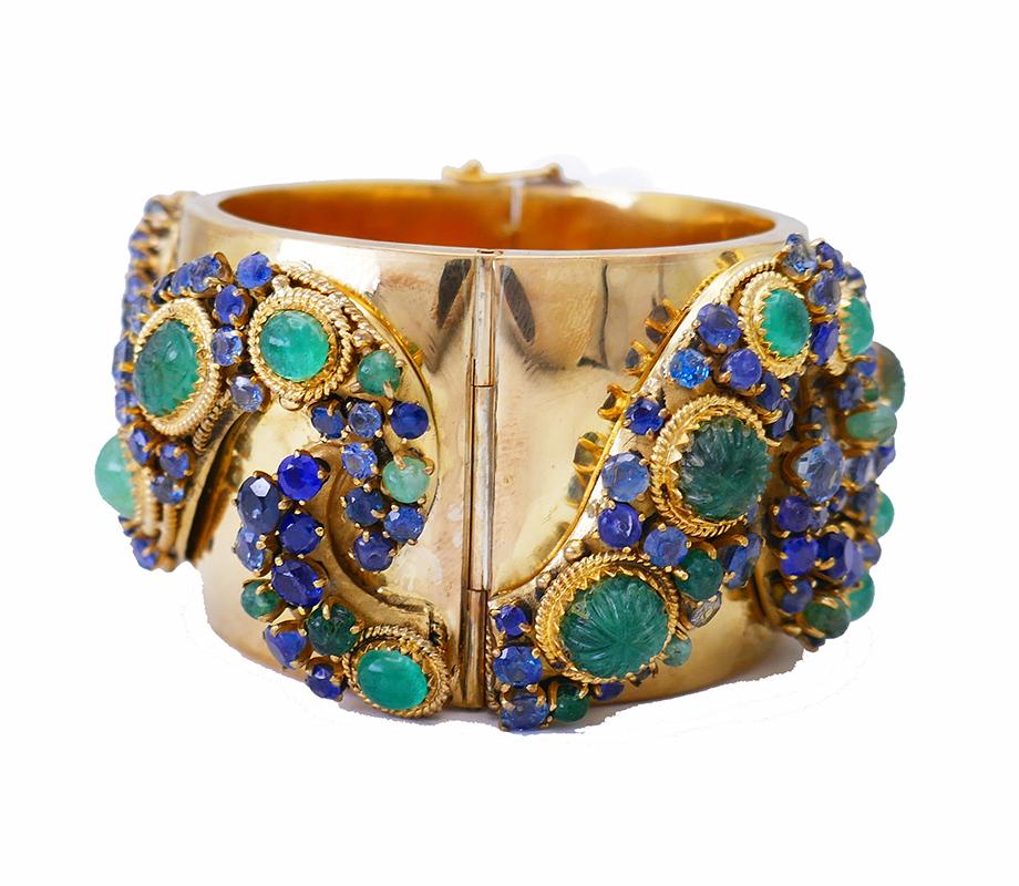 Vintage 14k Gold Bangle Bracelet Emerald Sapphire In Good Condition For Sale In Beverly Hills, CA