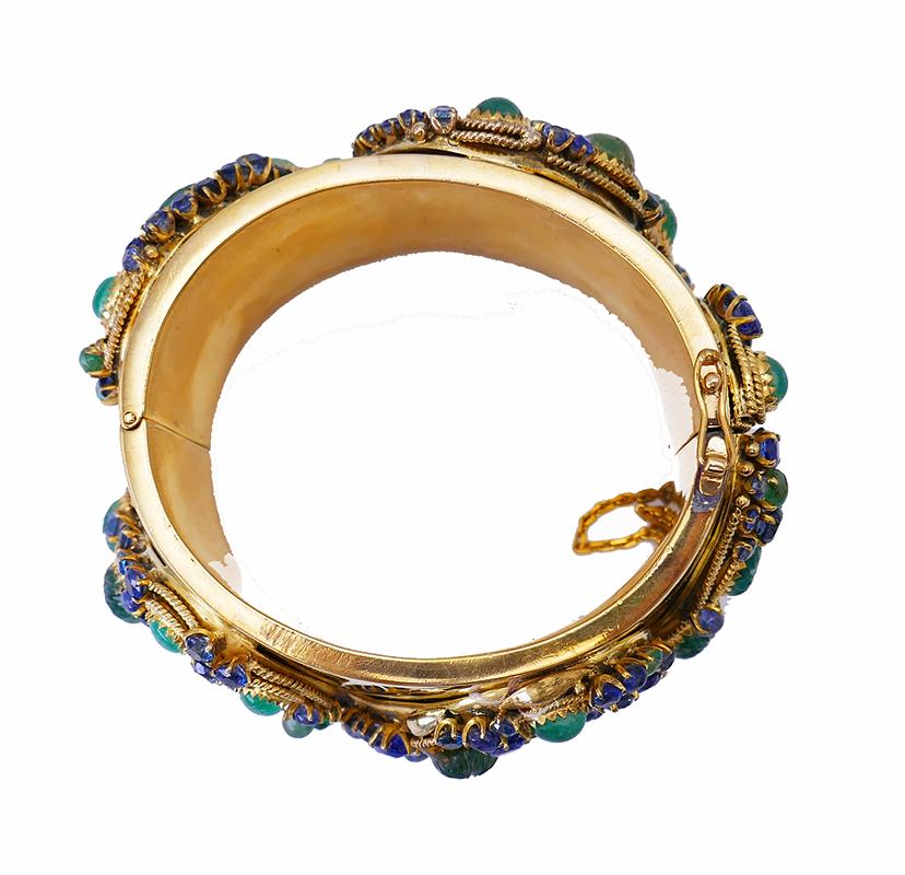 Vintage 14k Gold Bangle Bracelet Emerald Sapphire For Sale 1