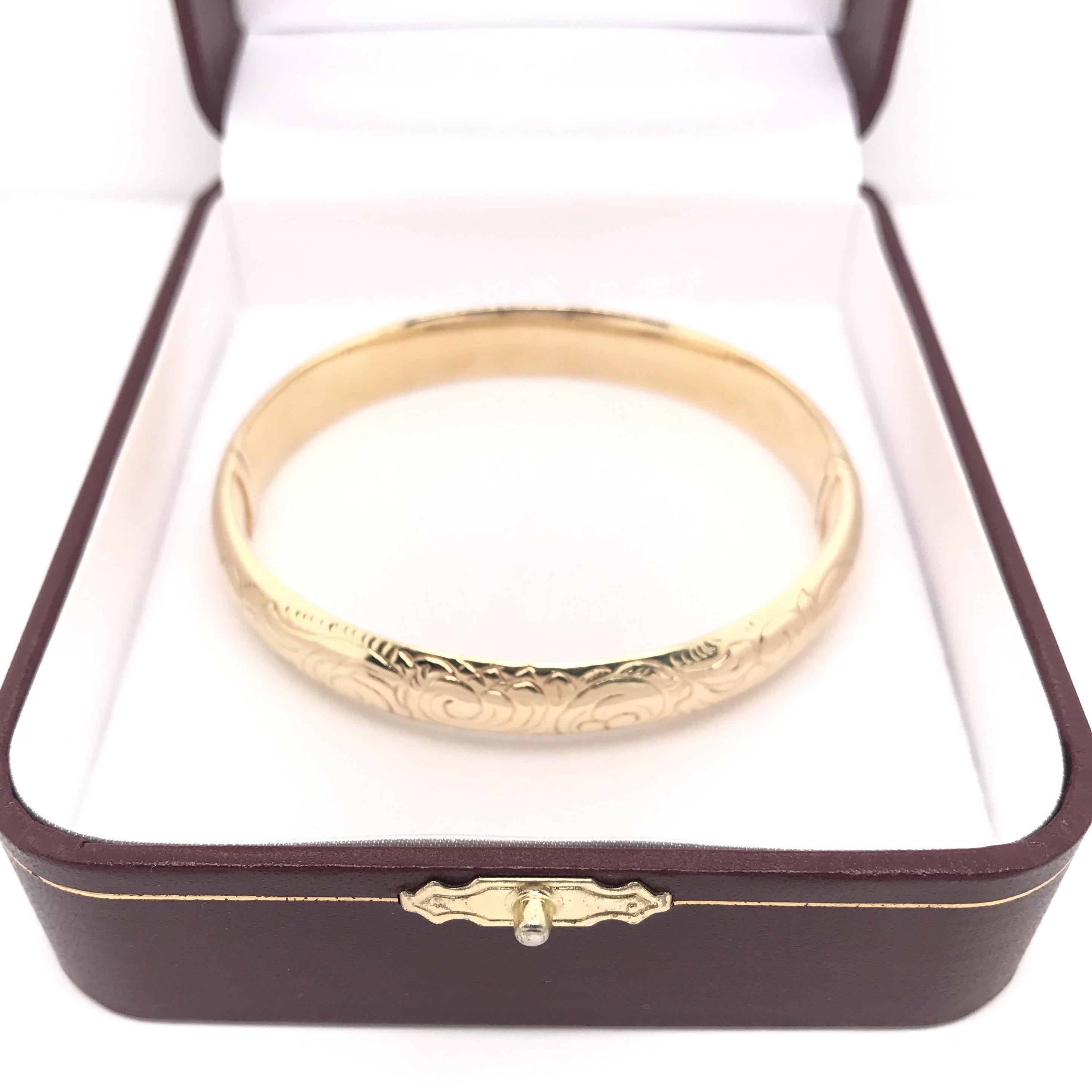 Vintage 14k Gold Bangle Bracelet In Excellent Condition For Sale In Montgomery, AL