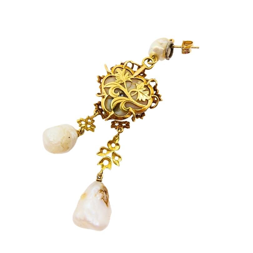 Pendientes Colgantes Barrocos de Oro 14k Perla Diamante en Bueno estado para la venta en Beverly Hills, CA