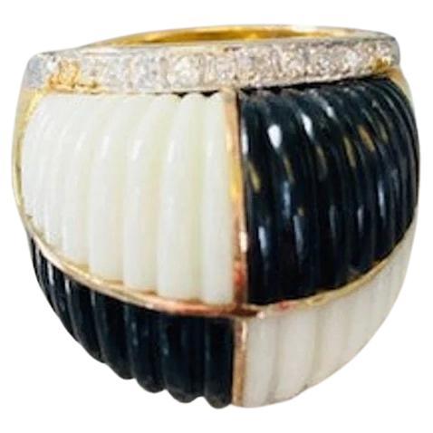 Einzigartiger 14 Karat Gold Schwarzer & Weißer Onyx Schachbrett-Diamant-Ring im Angebot